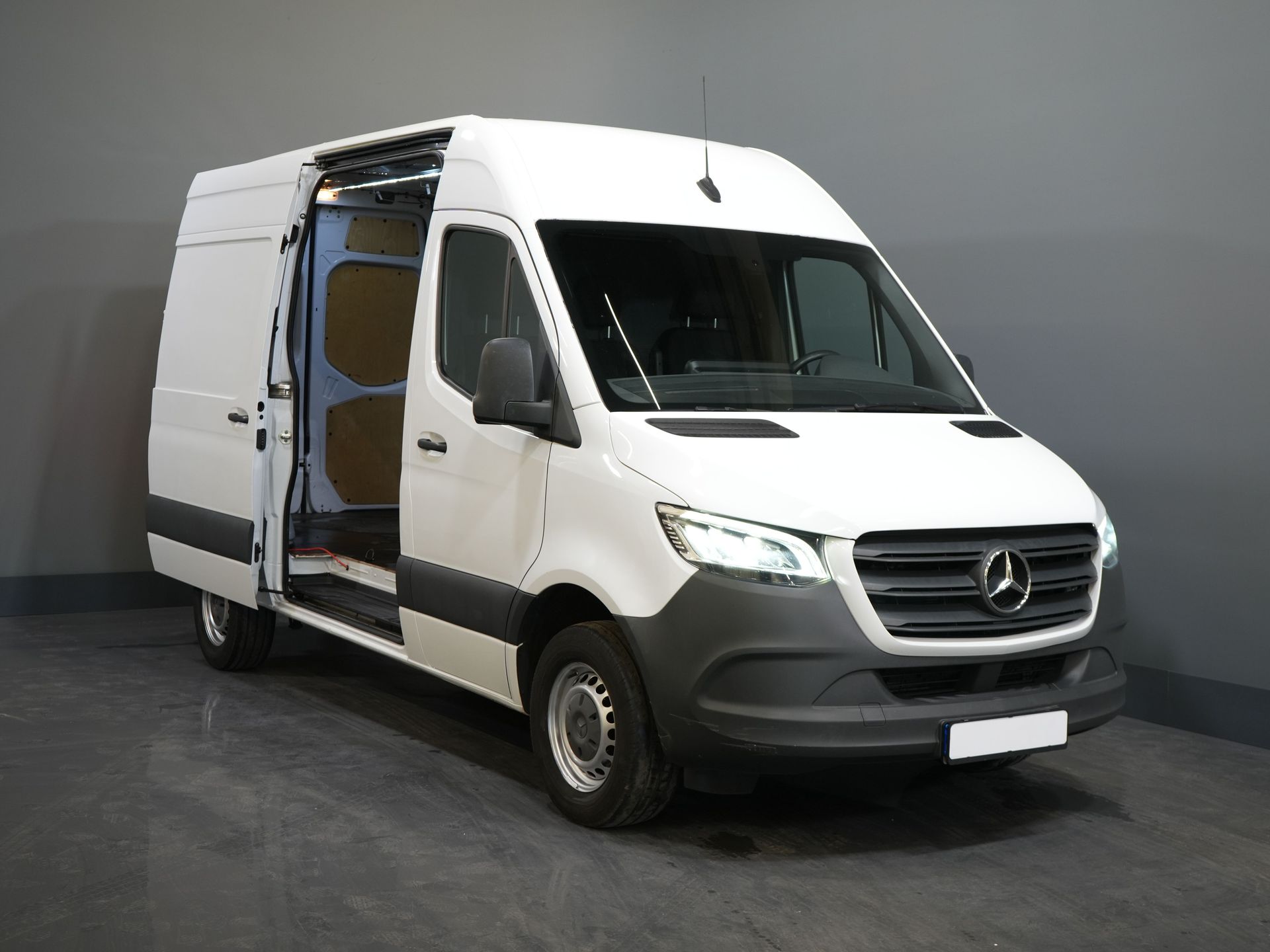 Mercedes-Benz Sprinter Van 316 2.2 CDI Aut. L2H2 EXPORT ONLY RWD LED/ designierter Sitz/ Cruise/ Anhängerkupplung