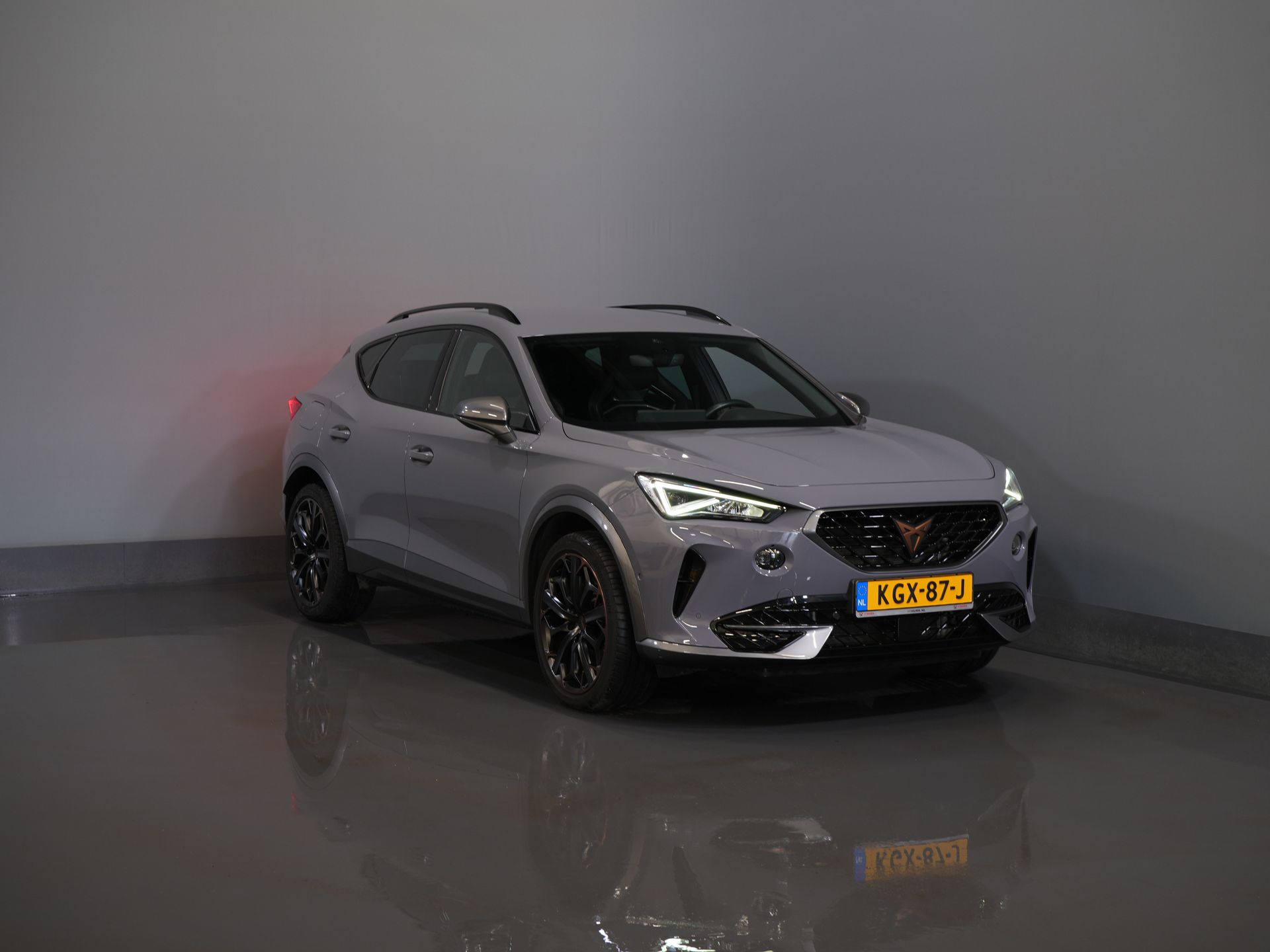 CUPRA Formentor SUV 1.4 e-Hybrid 245 CV VZ Performance Edition Cuero/ Carbono Asientos Bucket/ Matrix/ Adapt. Cruise/ Carplay/ Camera/ Seatverw./ Steeringv