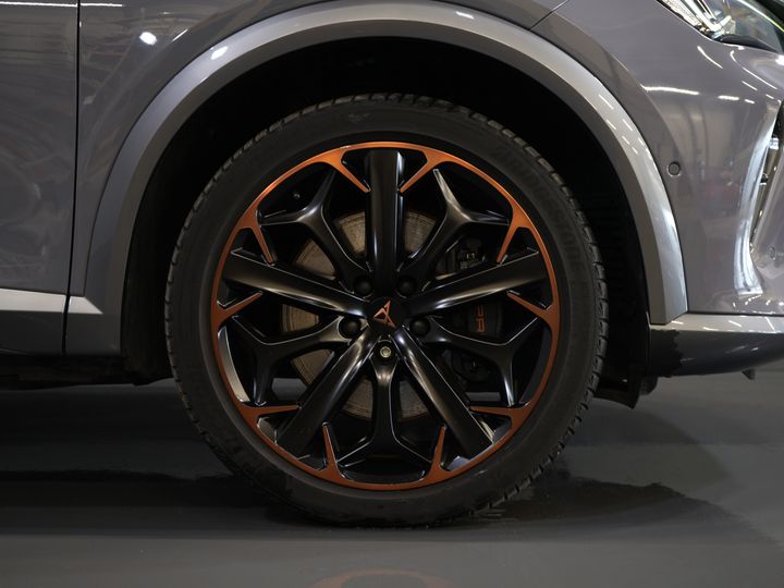 CUPRA Formentor SUV 1.4 e-Hybrid 245 CV VZ Performance Edition Cuero/ Carbono Asientos Bucket/ Matrix/ Adapt. Cruise/ Carplay/ Camera/ Seatverw./ Steeringv