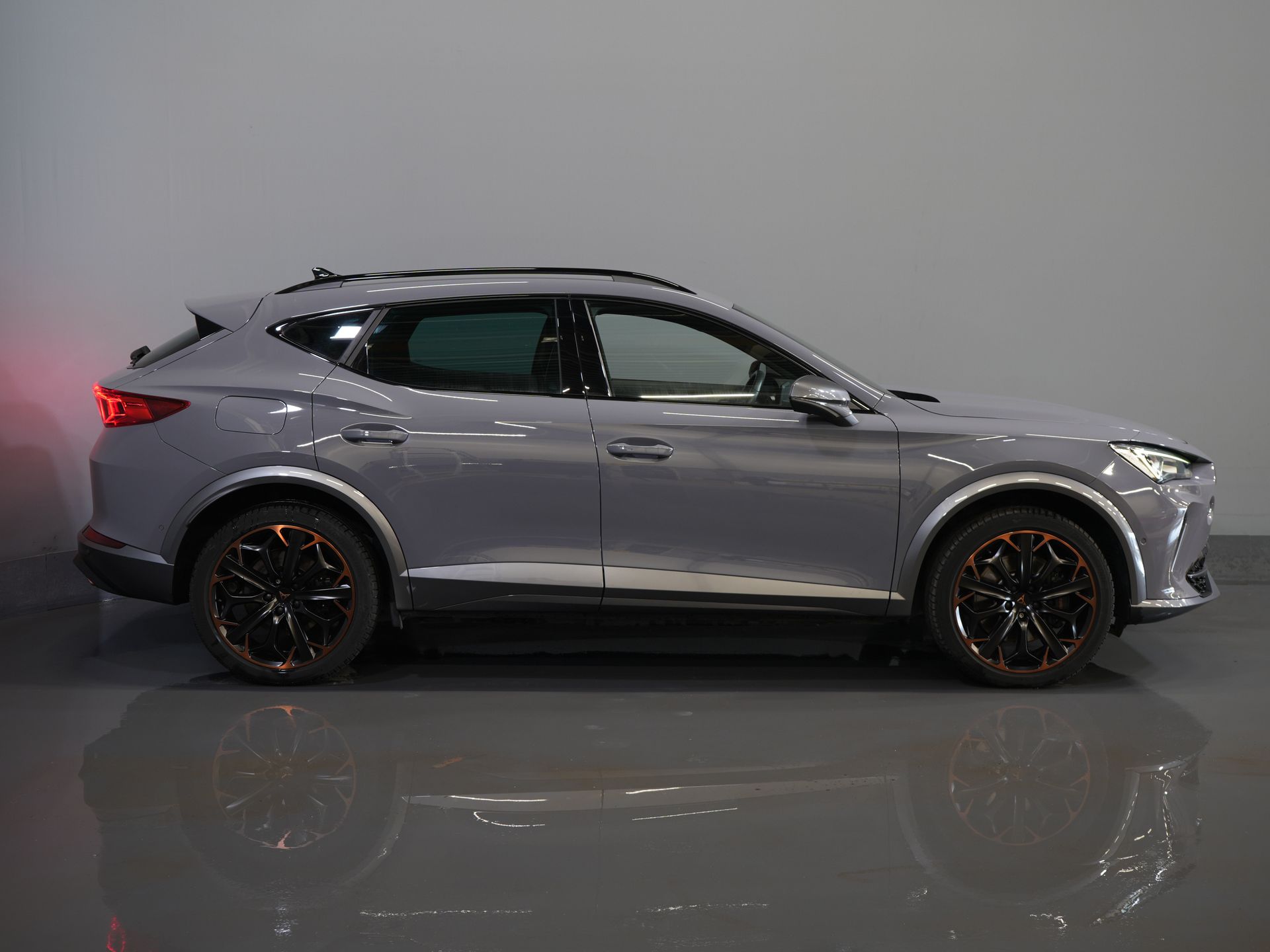 CUPRA Formentor SUV 1.4 e-Hybrid 245 CV VZ Performance Edition Cuero/ Carbono Asientos Bucket/ Matrix/ Adapt. Cruise/ Carplay/ Camera/ Seatverw./ Steeringv