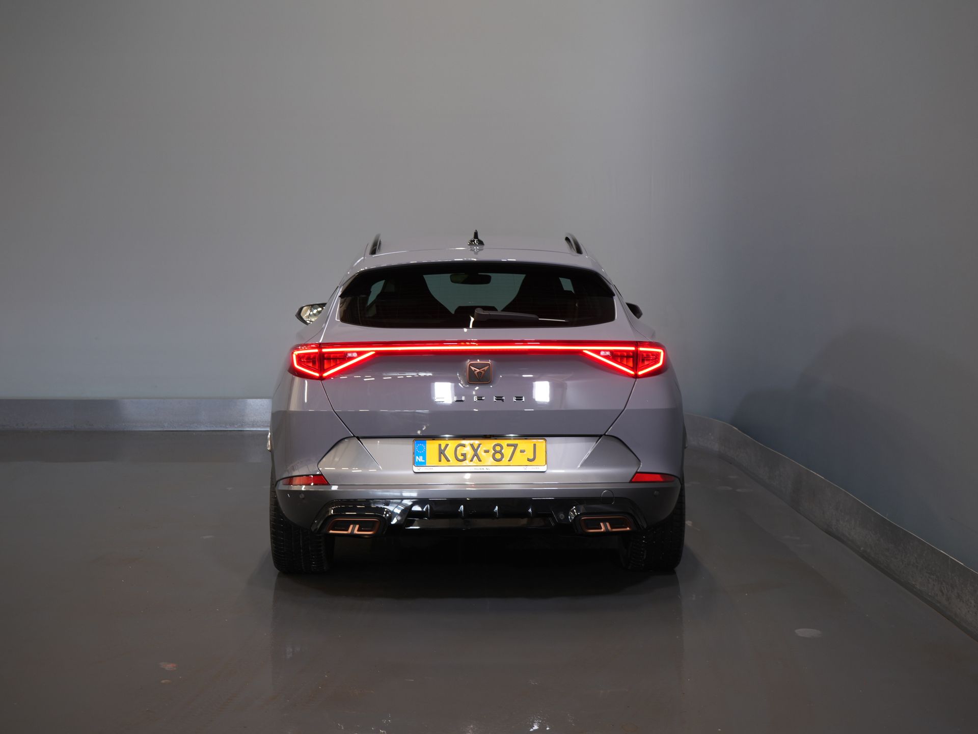 CUPRA Formentor SUV 1.4 e-Hybrid 245 CV VZ Performance Edition Cuero/ Carbono Asientos Bucket/ Matrix/ Adapt. Cruise/ Carplay/ Camera/ Seatverw./ Steeringv