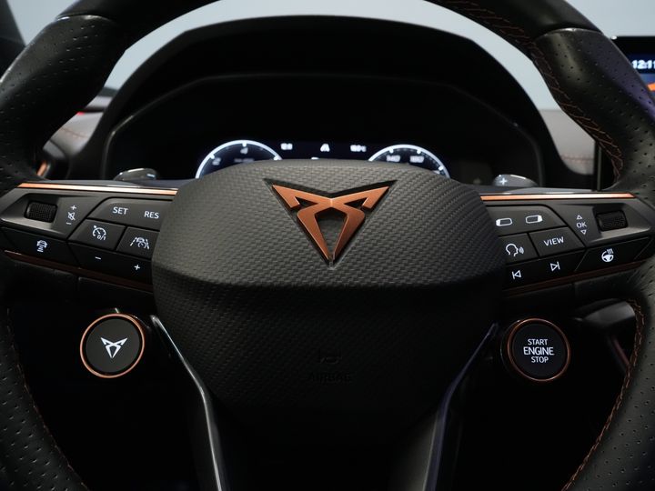 CUPRA Formentor SUV 1.4 e-Hybrid 245 CV VZ Performance Edition Cuero/ Carbono Asientos Bucket/ Matrix/ Adapt. Cruise/ Carplay/ Camera/ Seatverw./ Steeringv