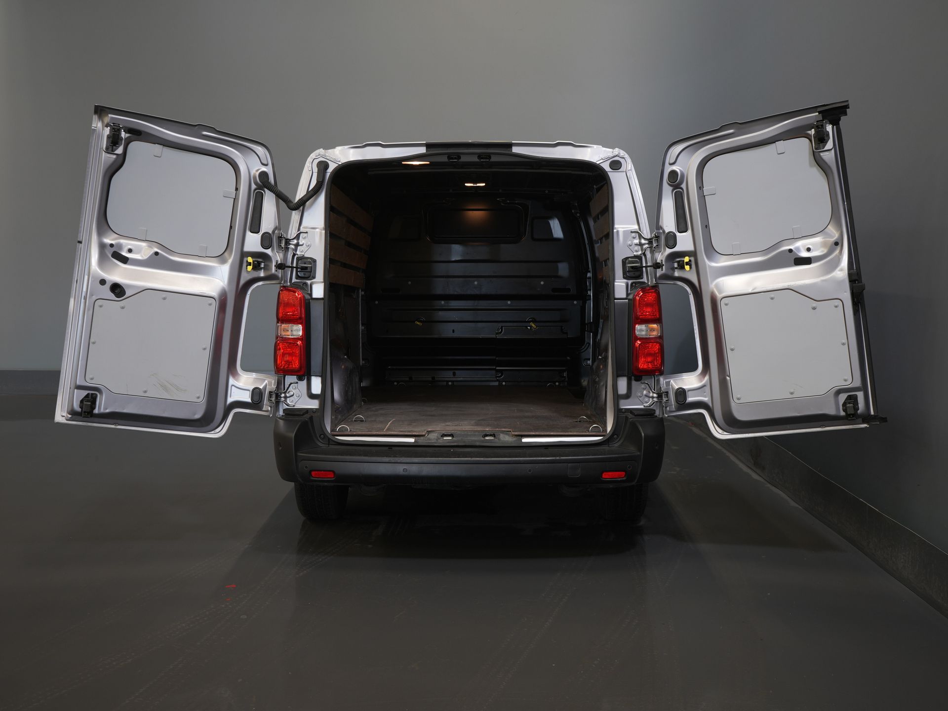 Fiat Scudo Bestelbus 2.0 MJ 145 pk L3 BPM VRIJ! Adapt.Cruise/ Climate/ Keyless/ Carplay/ Camera/ PDC