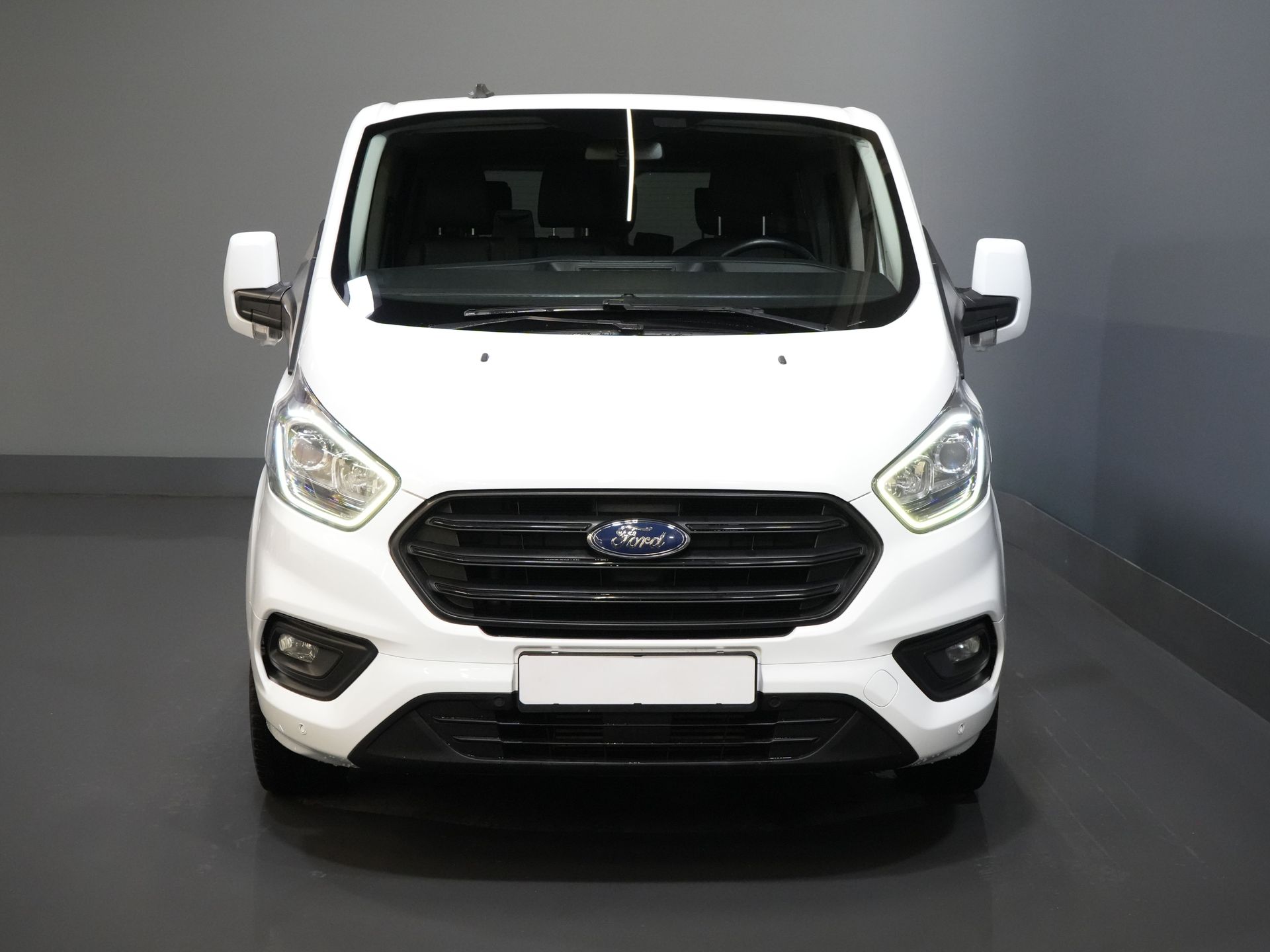 Ford Transit Custom Passenger Tourneo 2.0 TDCI €33.207 inkl. MwSt./BPM Trend Combi/ Kombi/ 9 Personen/ 9 P/ Cruise/ PDC/ Airco