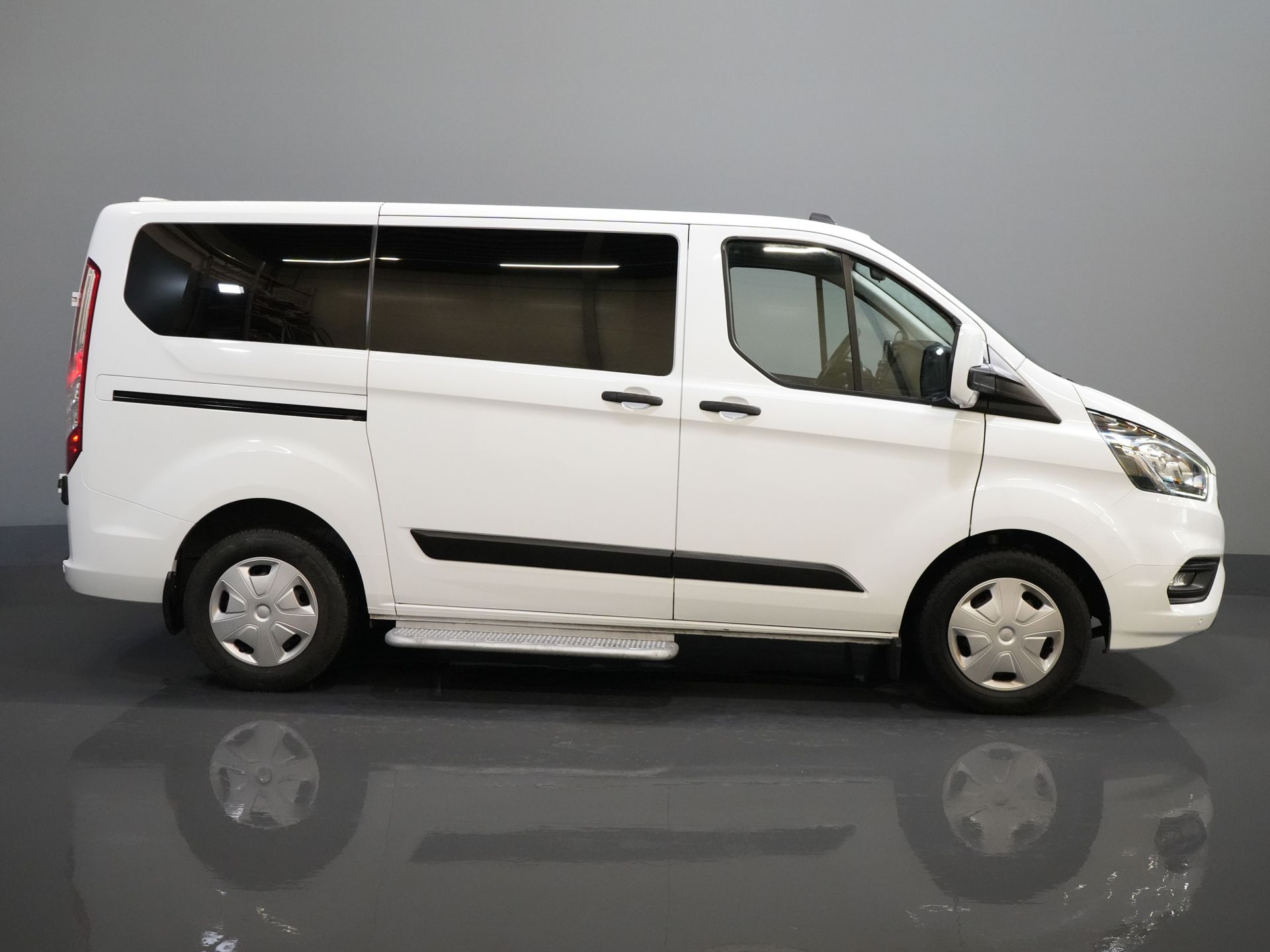 Ford Transit Custom Passenger Tourneo 2.0 TDCI €33.207 inkl. MwSt./BPM Trend Combi/ Kombi/ 9 Personen/ 9 P/ Cruise/ PDC/ Airco
