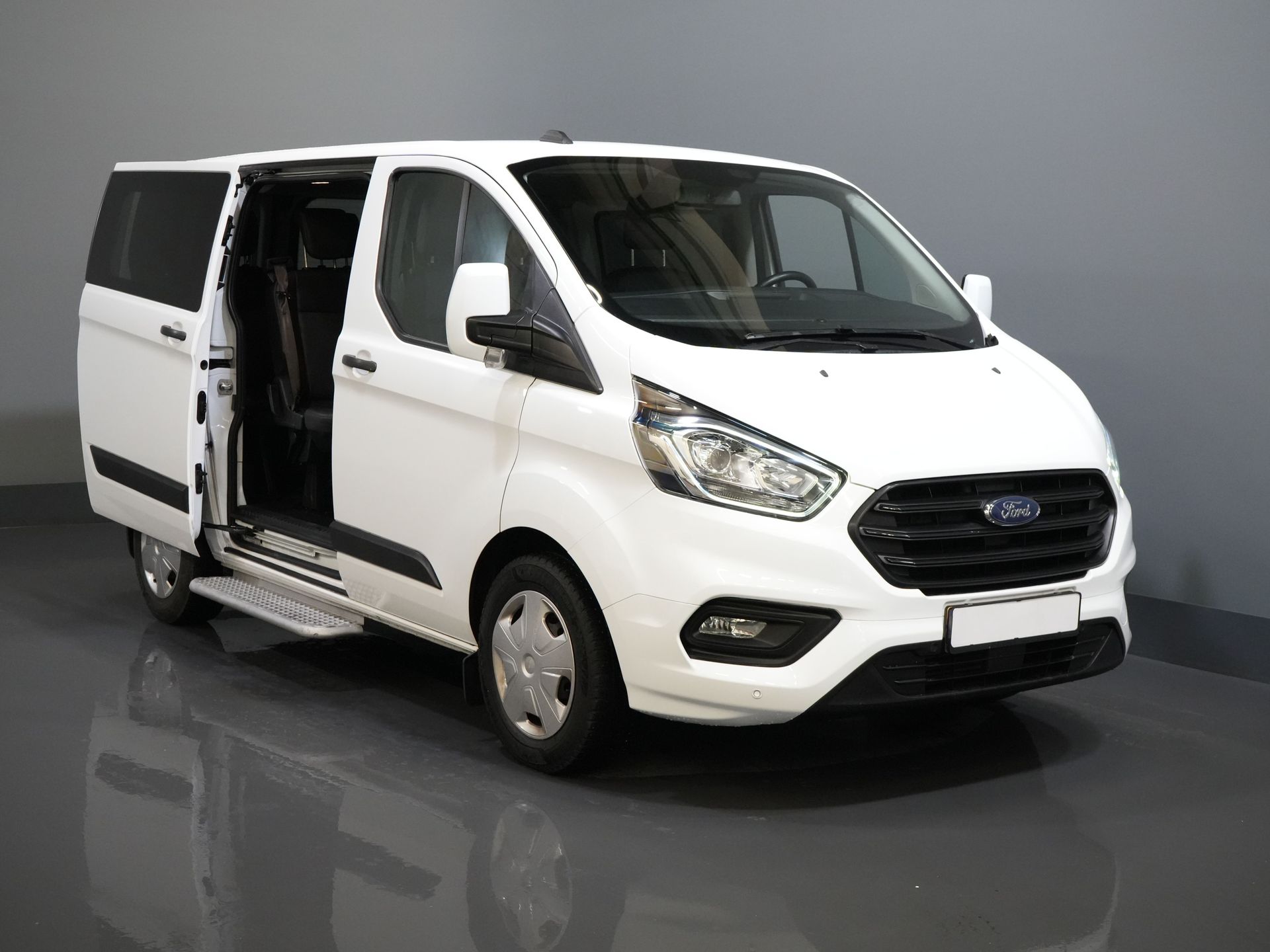 Ford Transit Custom Passenger Tourneo 2.0 TDCI €33.207 inkl. MwSt./BPM Trend Combi/ Kombi/ 9 Personen/ 9 P/ Cruise/ PDC/ Airco