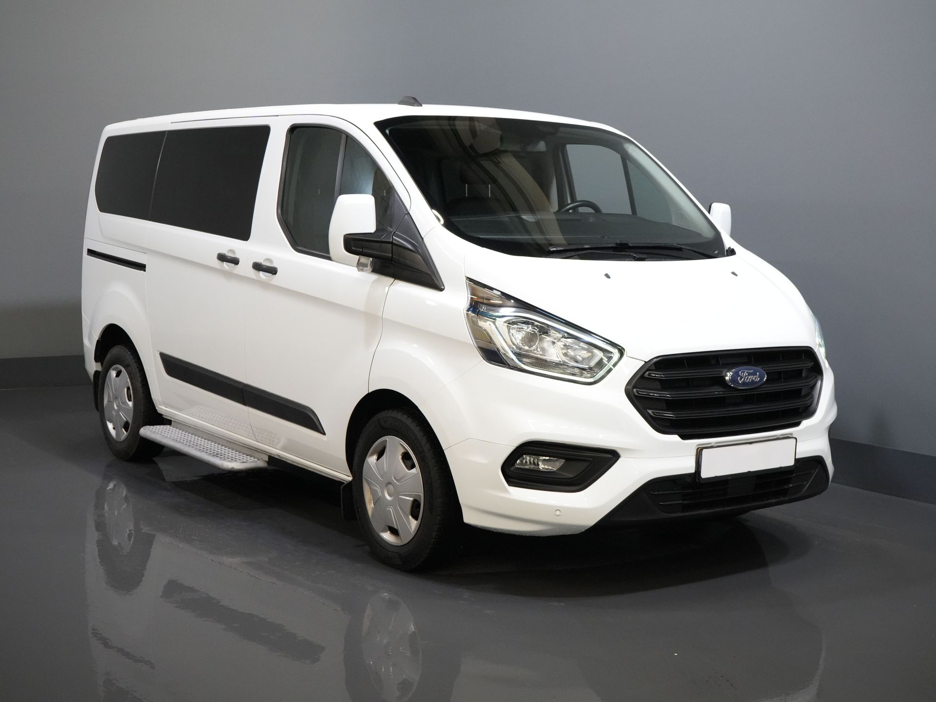 Ford Transit Custom Passenger Tourneo 2.0 TDCI €33.207 inkl. MwSt./BPM Trend Combi/ Kombi/ 9 Personen/ 9 P/ Cruise/ PDC/ Airco
