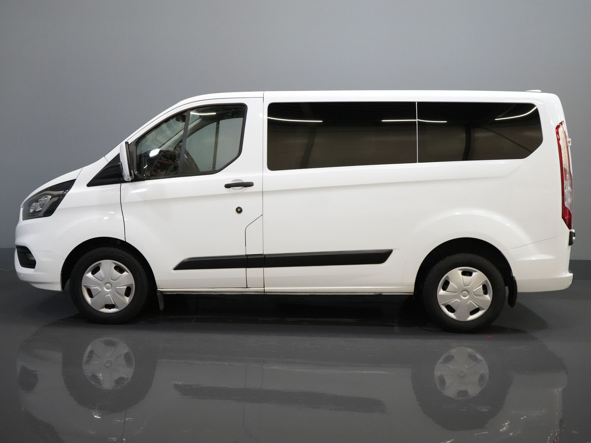 Ford Transit Custom Passenger Tourneo 2.0 TDCI €33.207 inkl. MwSt./BPM Trend Combi/ Kombi/ 9 Personen/ 9 P/ Cruise/ PDC/ Airco