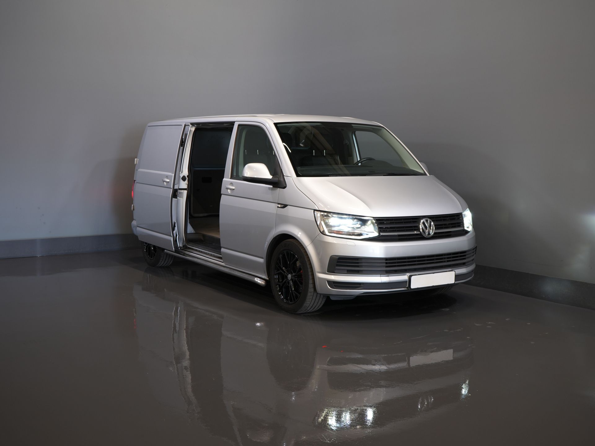 Volkswagen Transporter Van 2.0 TDI 140 ch DSG Aut. L2 Highline BPM FREE ! LED/ 2x porte coulissante/ Chauffage de siège/ Chauffage de béquille/ Ceinture V.V./ Sidebars/ 18''LMV/ Camera/ 