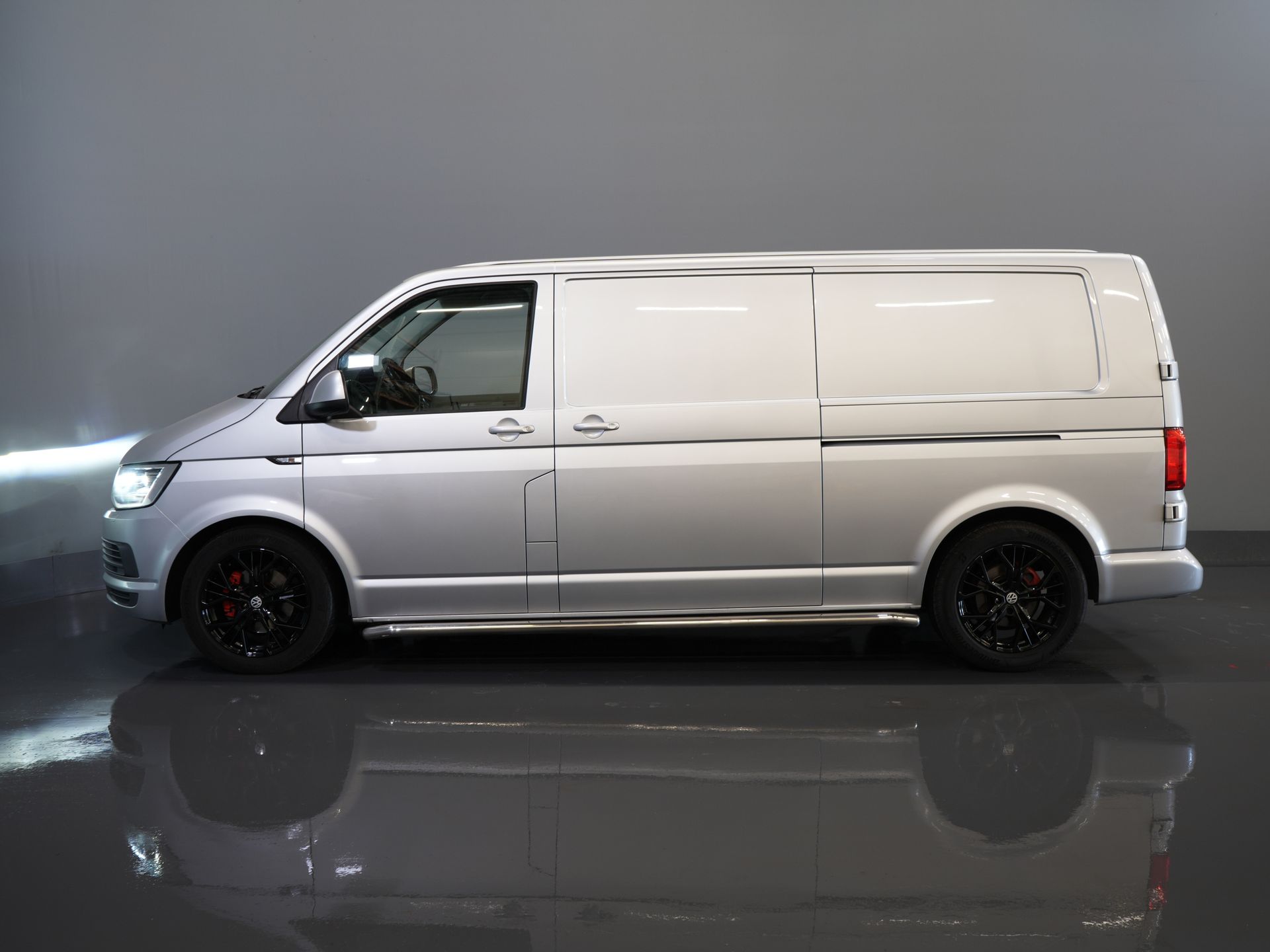Volkswagen Transporter Van 2.0 TDI 140 ch DSG Aut. L2 Highline BPM FREE ! LED/ 2x porte coulissante/ Chauffage de siège/ Chauffage de béquille/ Ceinture V.V./ Sidebars/ 18''LMV/ Camera/ 