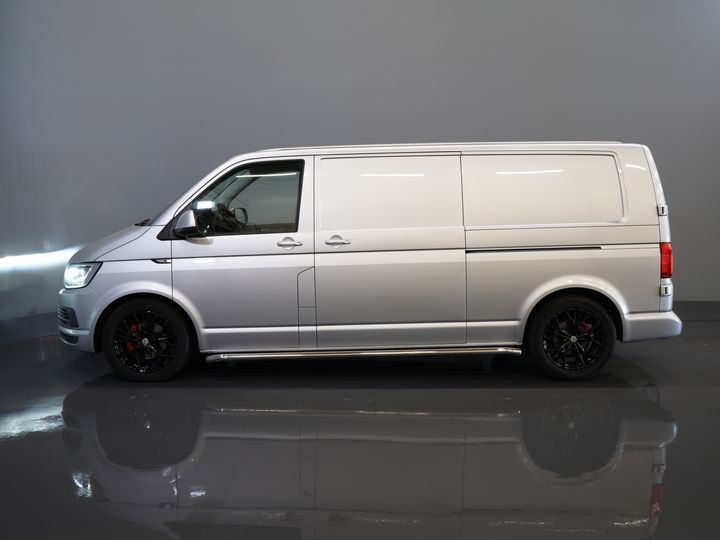 Volkswagen Transporter Van 2.0 TDI 140 ch DSG Aut. L2 Highline BPM FREE ! LED/ 2x porte coulissante/ Chauffage de siège/ Chauffage de béquille/ Ceinture V.V./ Sidebars/ 18''LMV/ Camera/ 