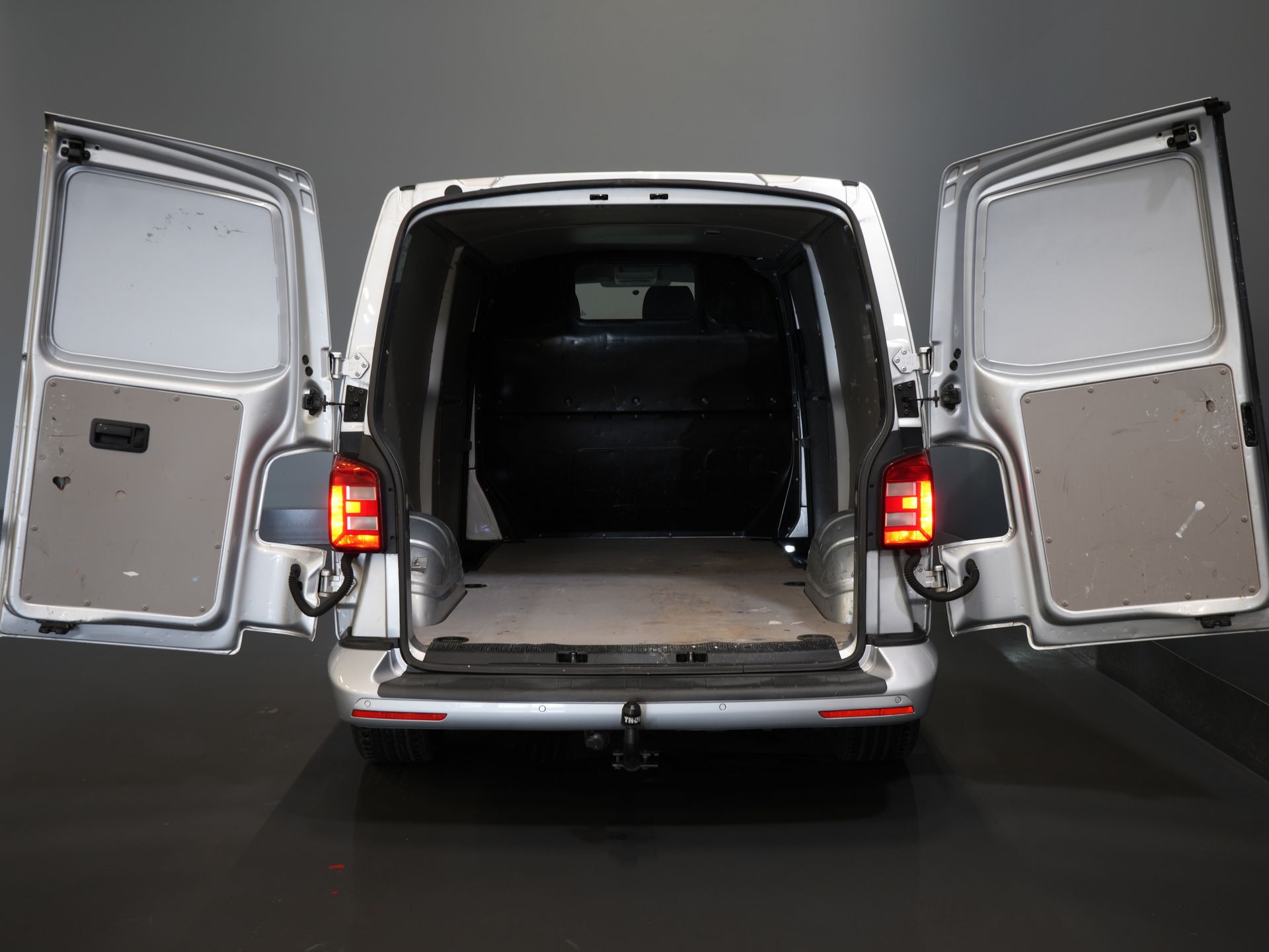 Volkswagen Transporter Van 2.0 TDI 140 ch DSG Aut. L2 Highline BPM FREE ! LED/ 2x porte coulissante/ Chauffage de siège/ Chauffage de béquille/ Ceinture V.V./ Sidebars/ 18''LMV/ Camera/ 