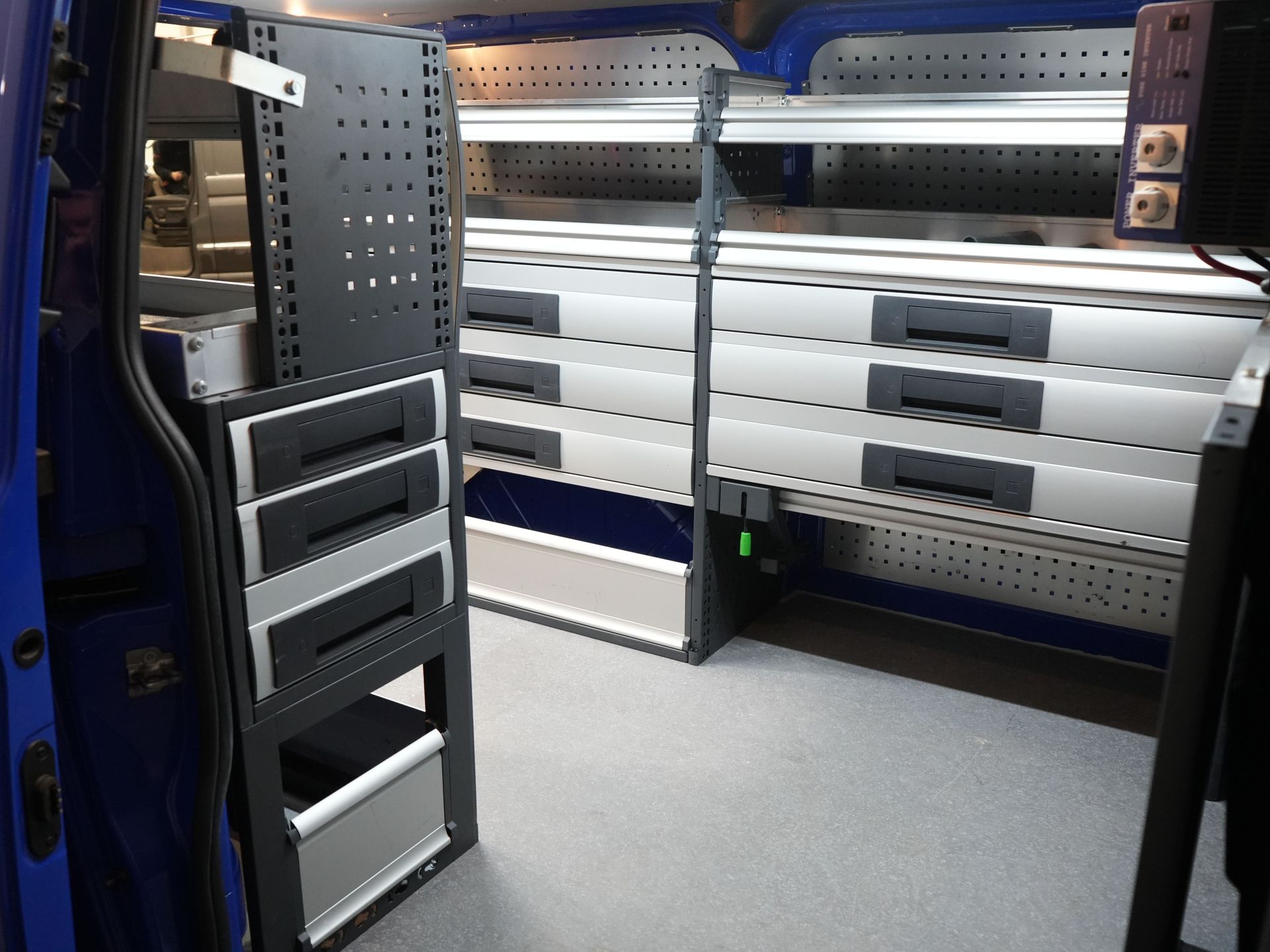 Ford Transit Custom Van 2.0 TDCI 130 CV Aut. BPM ¡GRATIS! ¡Ready2Go! BOTT Interior L+R/ Cinturón V.V/ Inversor/ Gev.Stoel/ Stoelverw./ Cruise/ PDC/ Towbar/ 