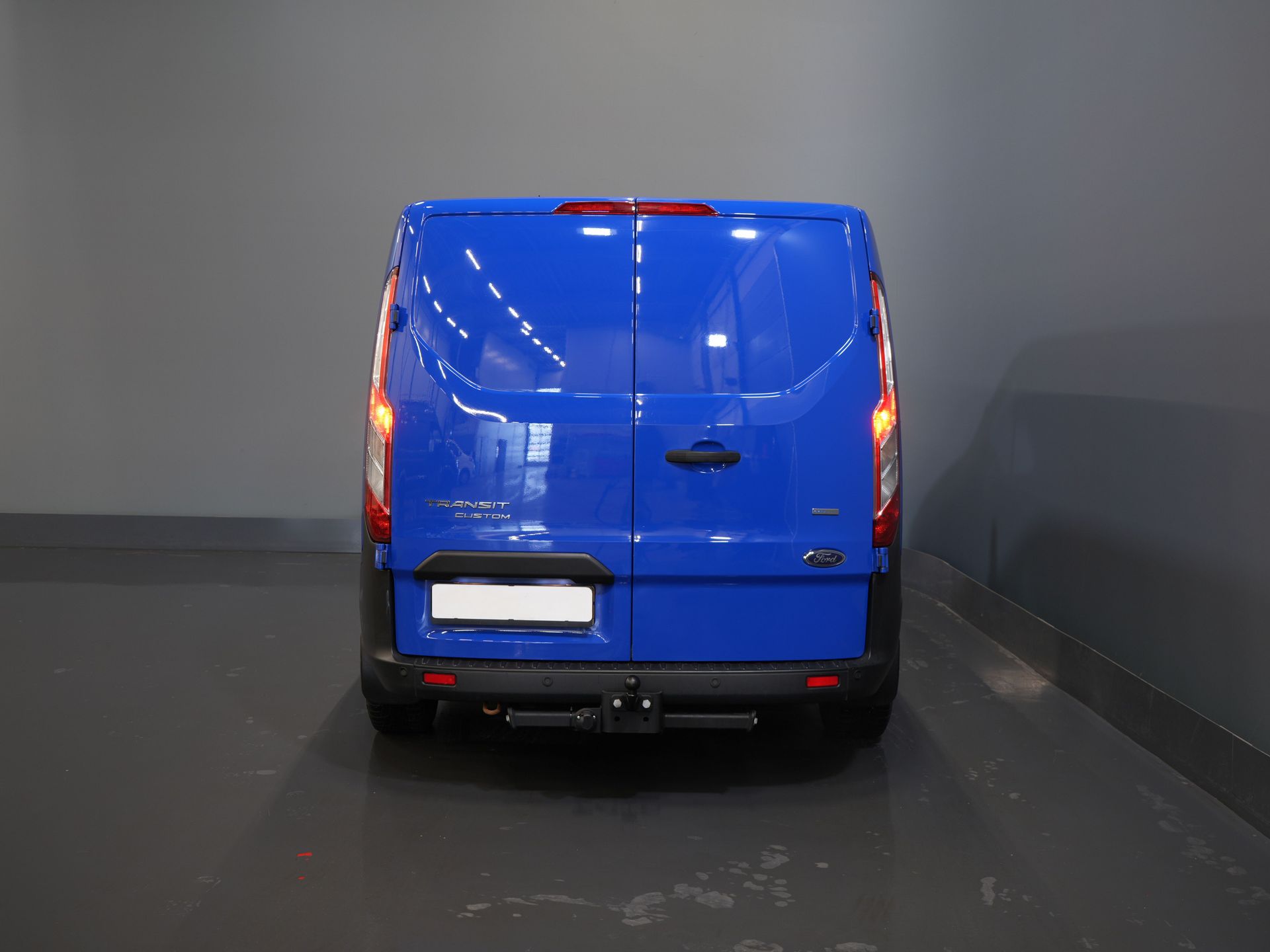 Ford Transit Custom Van 2.0 TDCI 130 CV Aut. BPM ¡GRATIS! ¡Ready2Go! BOTT Interior L+R/ Cinturón V.V/ Inversor/ Gev.Stoel/ Stoelverw./ Cruise/ PDC/ Towbar/ 