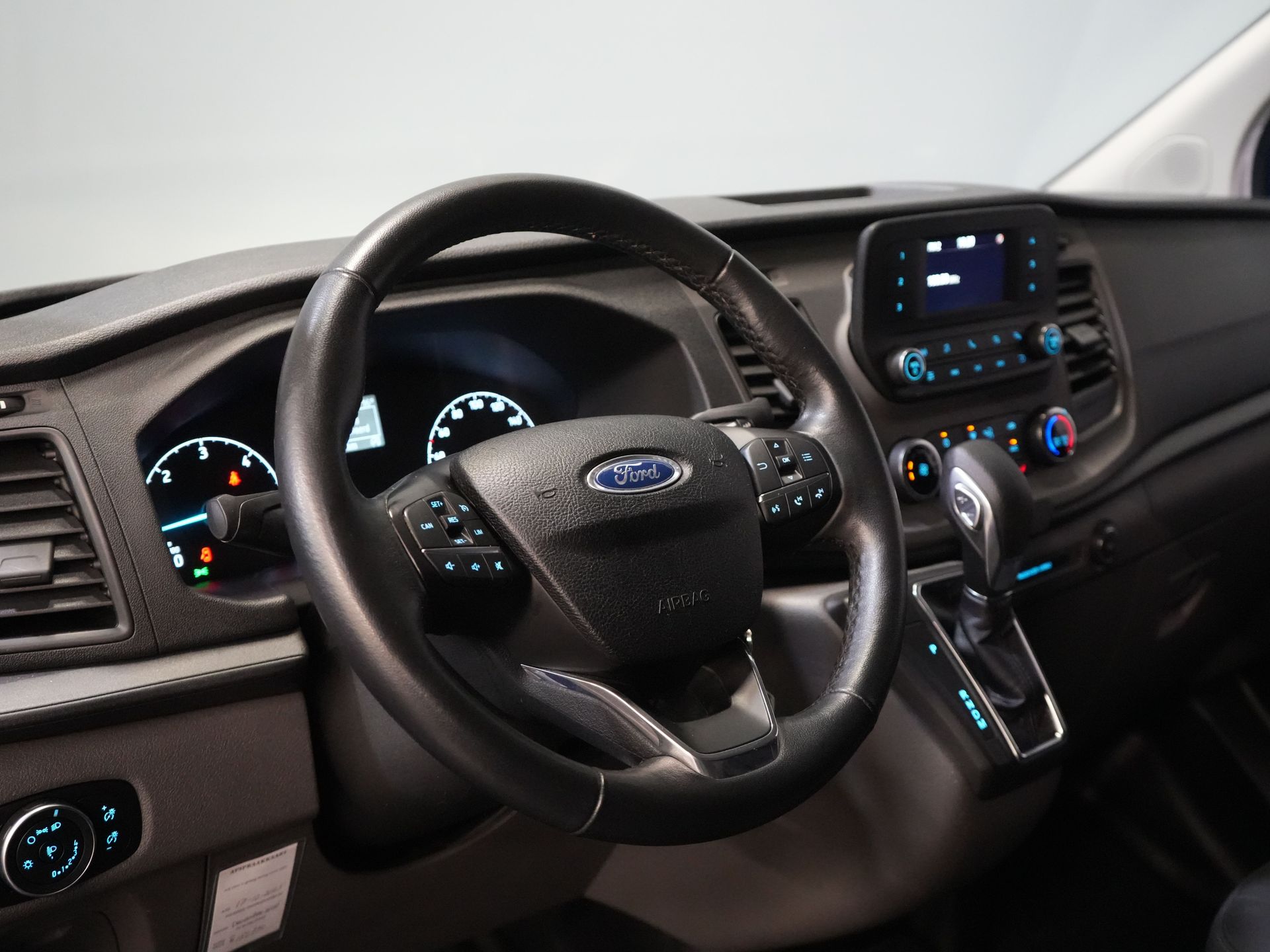 Ford Transit Custom Van 2.0 TDCI 130 CV Aut. BPM ¡GRATIS! ¡Ready2Go! BOTT Interior L+R/ Cinturón V.V/ Inversor/ Gev.Stoel/ Stoelverw./ Cruise/ PDC/ Towbar/ 