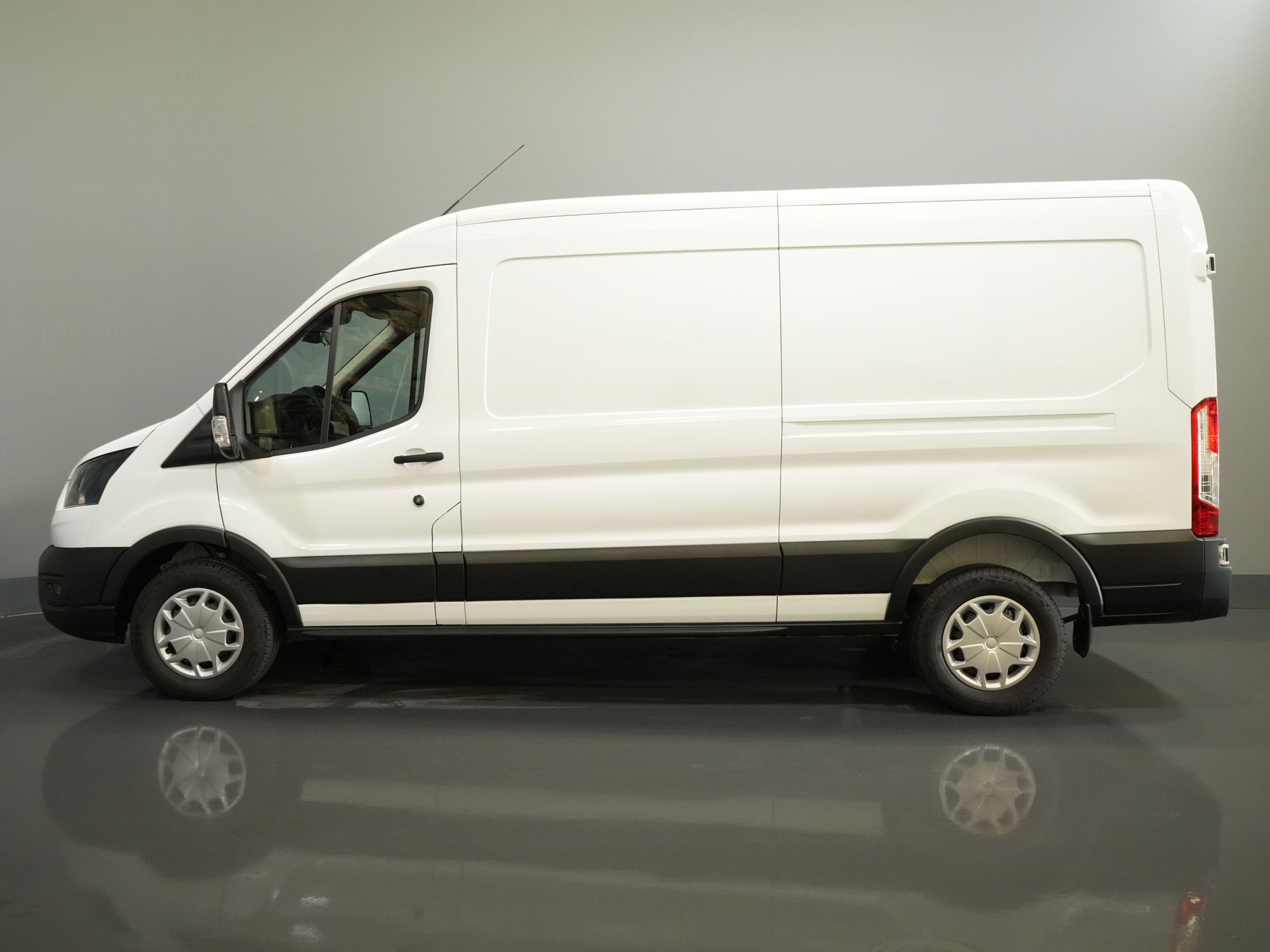 Ford Transit Bestelbus 350 2.0 TDCI 130 pk Aut. L3H2 Trend BPM VRIJ/ Cruise/ PDC V+A/ DAB/ Airco