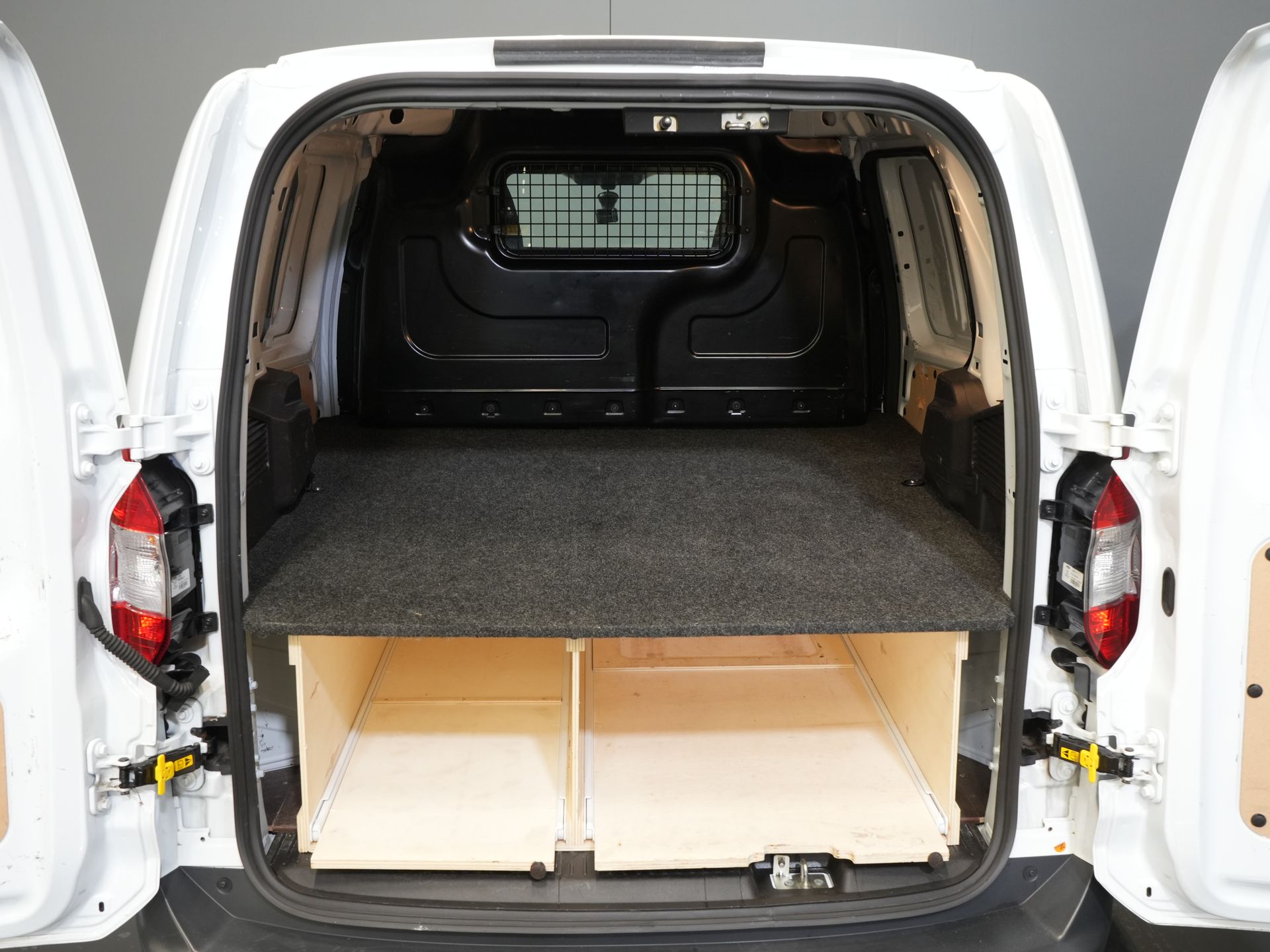 Ford Transit Courier Bestelbus 1.0 EcoBoost 100pk Limited BENZINE BPM VRIJ! Carplay/ Camera/ Climate/ Cruise/ PDC/ LMV/ DAB