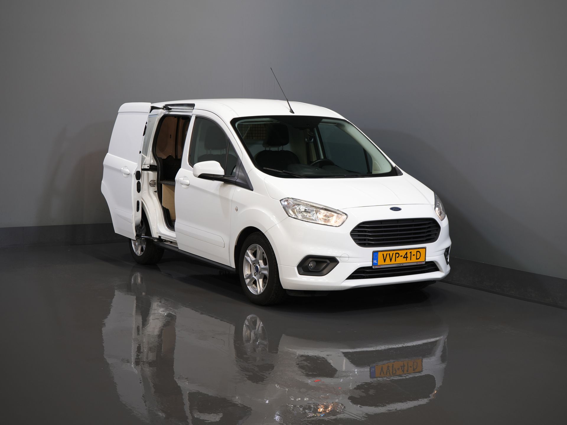 Ford Transit Courier Bestelbus 1.0 EcoBoost 100pk Limited BENZINE BPM VRIJ! Carplay/ Camera/ Climate/ Cruise/ PDC/ LMV/ DAB
