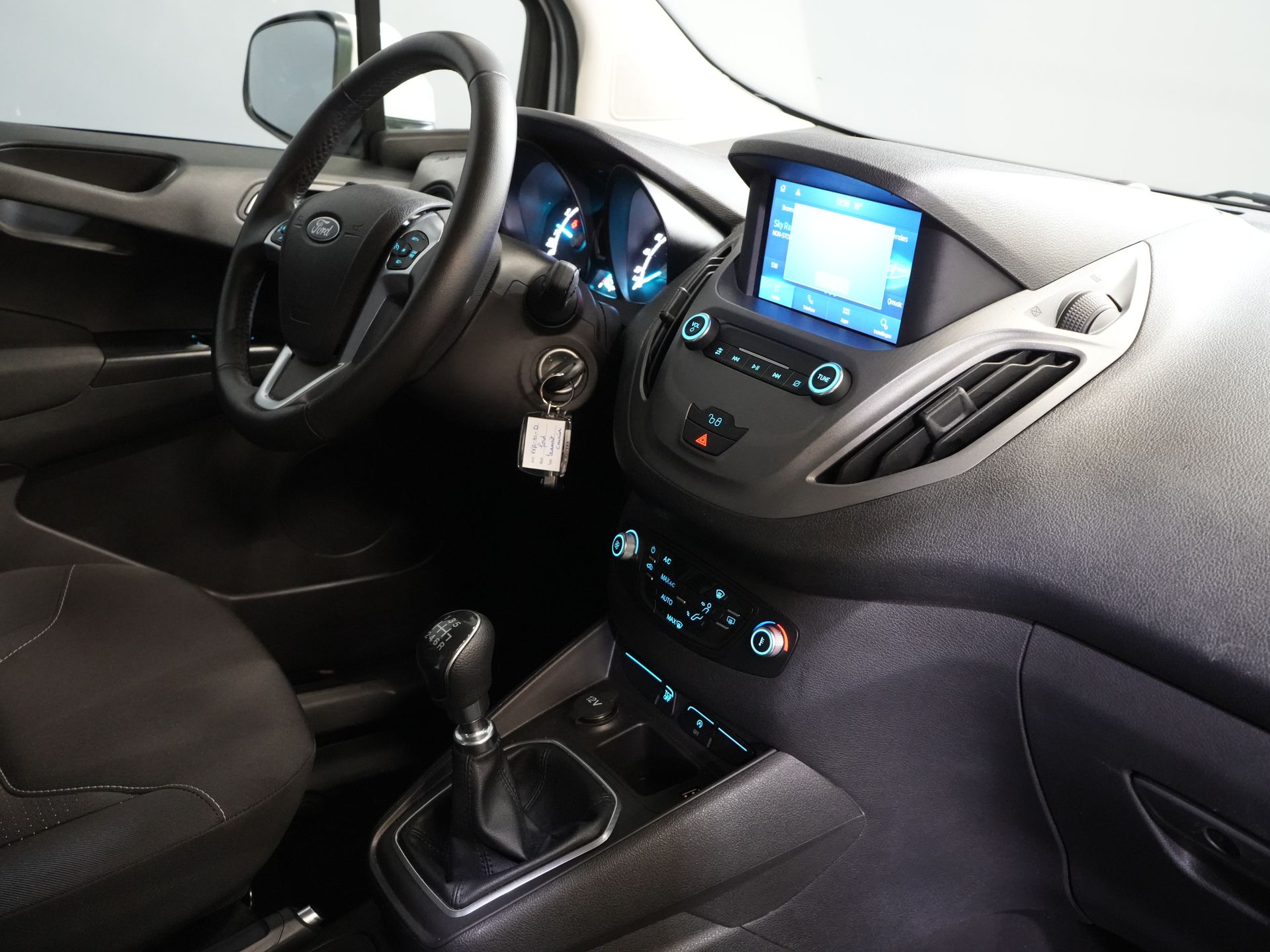 Ford Transit Courier Bestelbus 1.0 EcoBoost 100pk Limited BENZINE BPM VRIJ! Carplay/ Camera/ Climate/ Cruise/ PDC/ LMV/ DAB