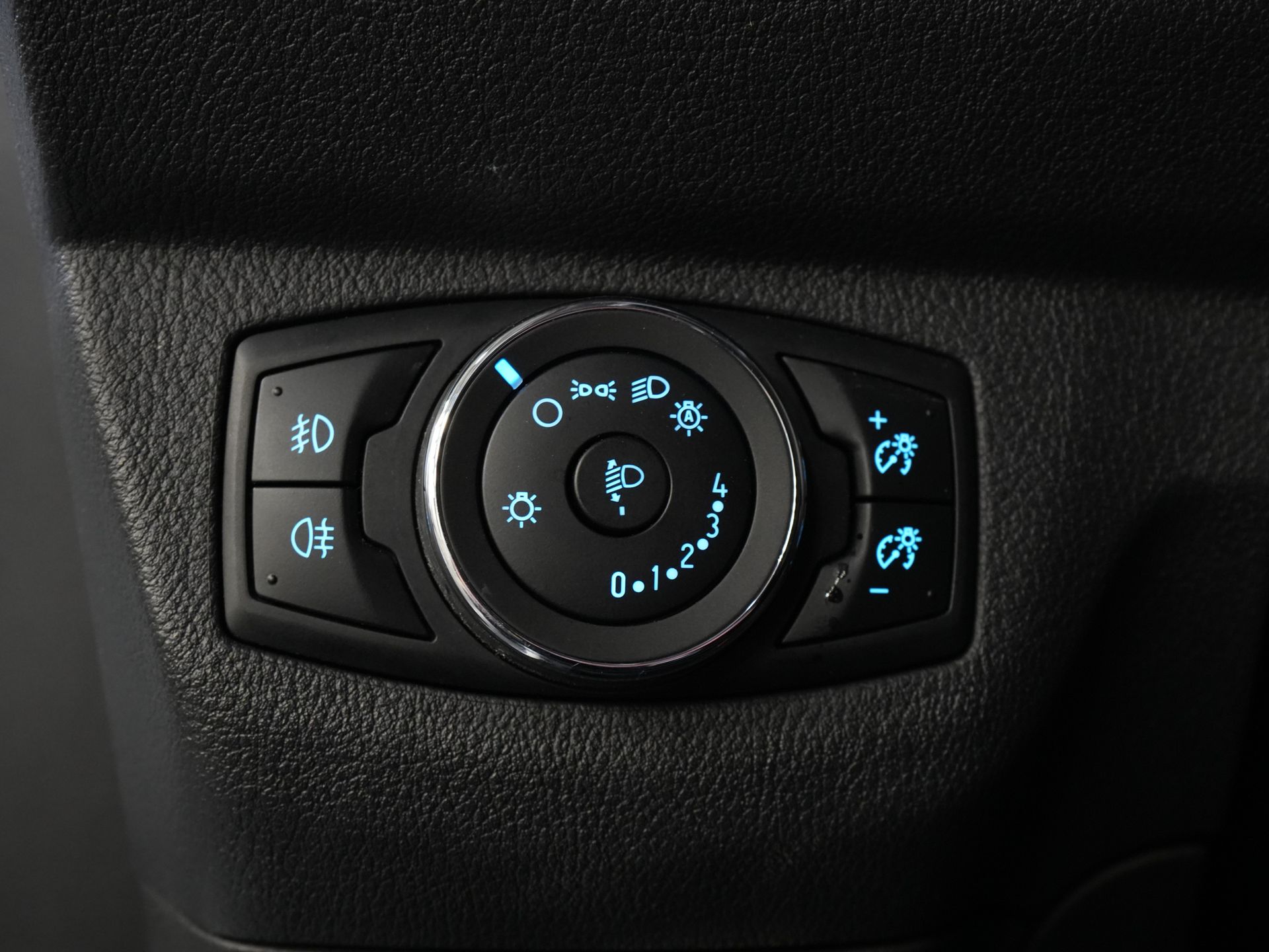 Ford Transit Courier Bestelbus 1.0 EcoBoost 100pk Limited BENZINE BPM VRIJ! Carplay/ Camera/ Climate/ Cruise/ PDC/ LMV/ DAB