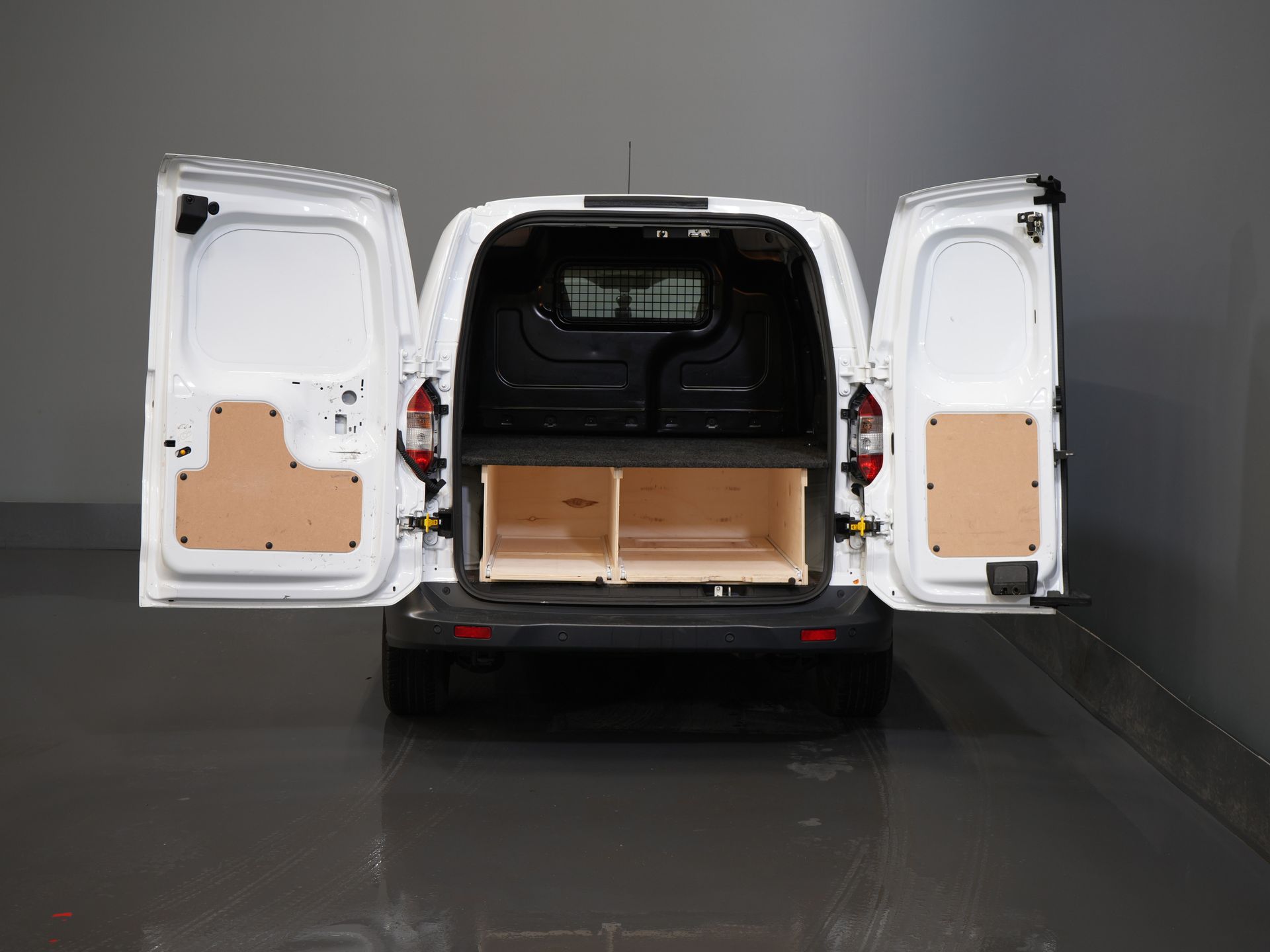 Ford Transit Courier Bestelbus 1.0 EcoBoost 100pk Limited BENZINE BPM VRIJ! Carplay/ Camera/ Climate/ Cruise/ PDC/ LMV/ DAB