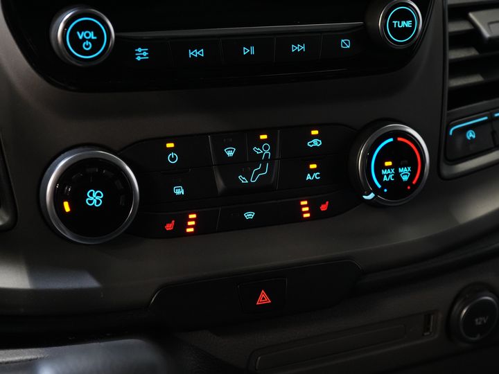 Ford Transit Custom Van 2.0 TDCI 130 hp Aut. L2 2x Schiebetür/ Standheizung/ Stoelverw./ Carplay/ Airco/ Cruise/ PDC/ DAB/ Abschlepphaken