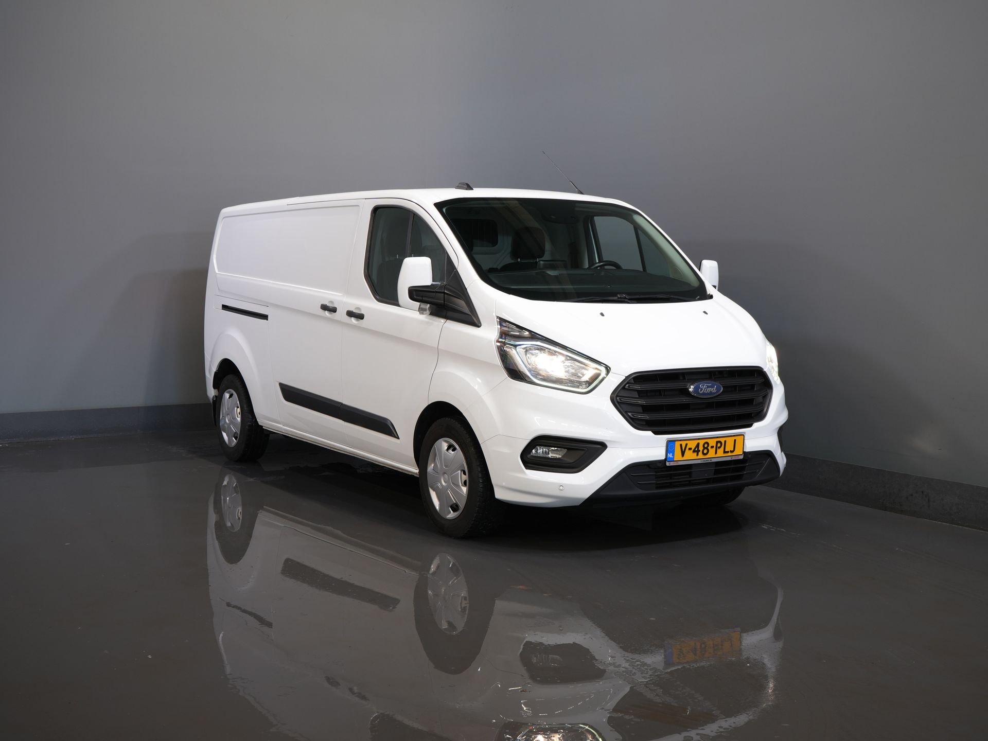 Ford Transit Custom Van 2.0 TDCI 130 hp Aut. L2 2x Schiebetür/ Standheizung/ Stoelverw./ Carplay/ Airco/ Cruise/ PDC/ DAB/ Abschlepphaken