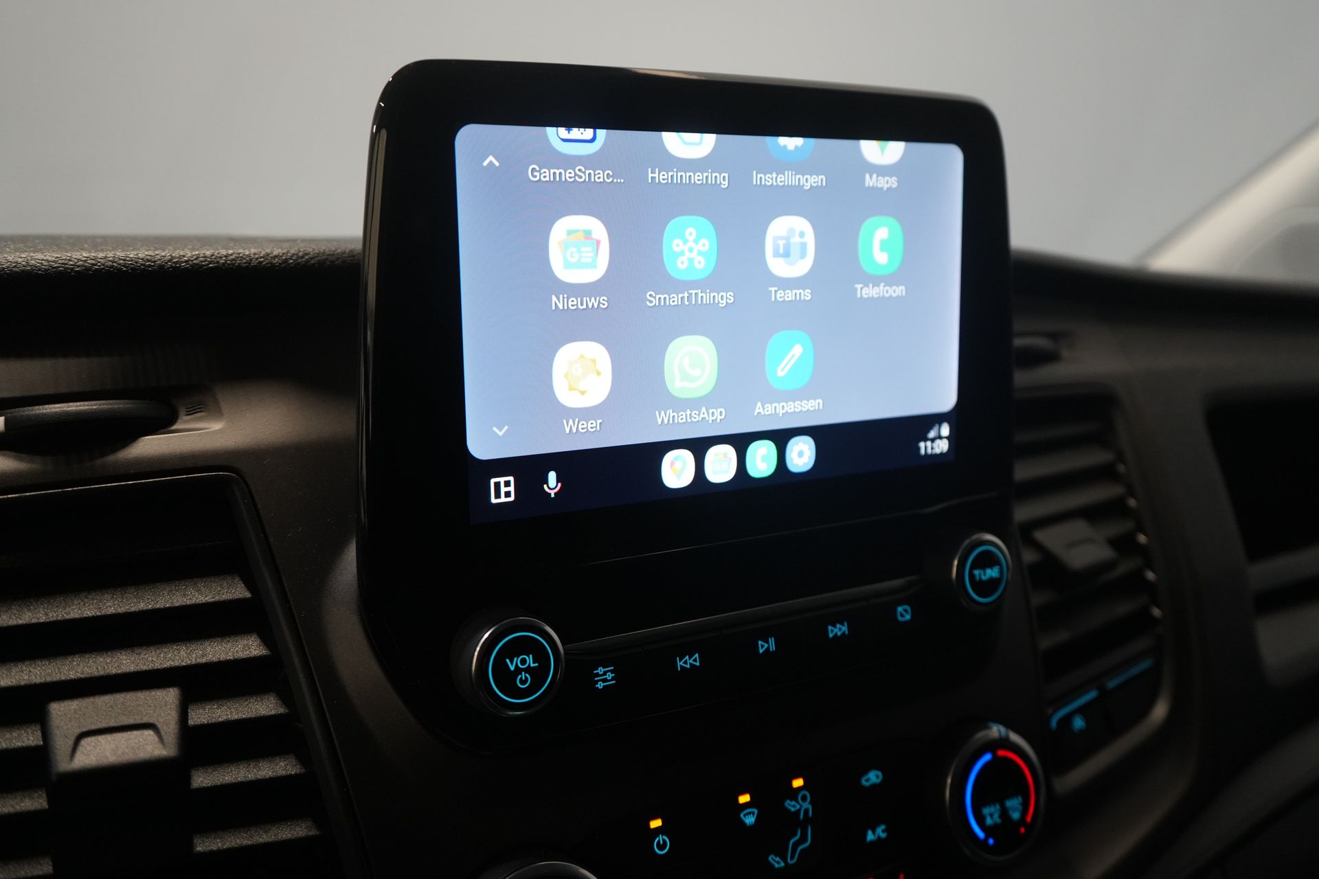Ford Transit Custom Van 300 2.0 TDCI 130 CP Aut. Limited 2x Ușă glisantă/ Bi-Xenon/ Sortimo/ Încălzire stand/ Încălzire scaune/ Carplay/ Cameră/ PDC/ Cruise