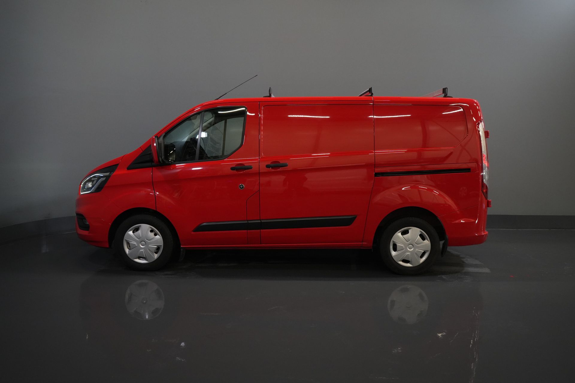 Ford Transit Custom Van 300 2.0 TDCI 130 CP Aut. Limited 2x Ușă glisantă/ Bi-Xenon/ Sortimo/ Încălzire stand/ Încălzire scaune/ Carplay/ Cameră/ PDC/ Cruise