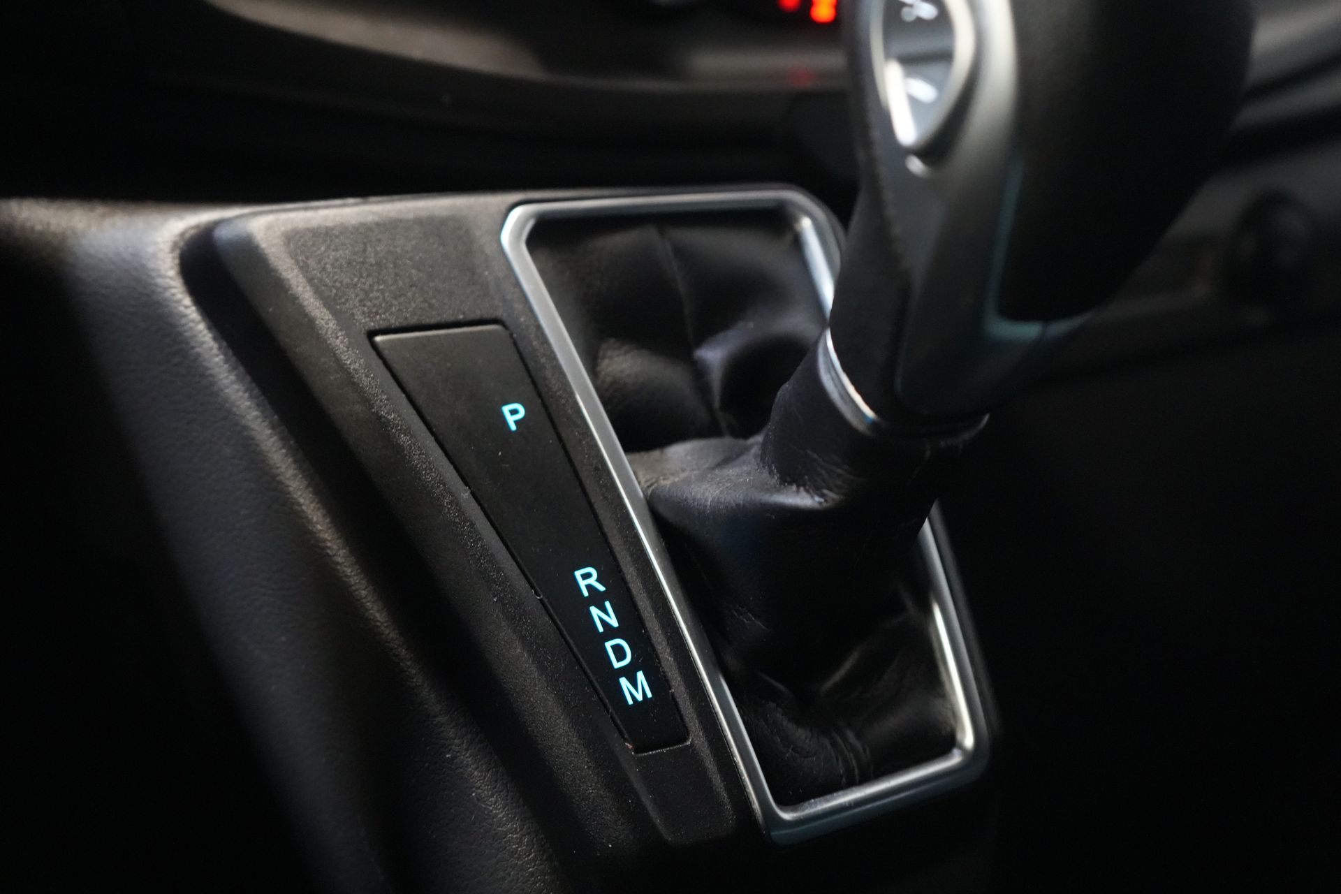 Ford Transit Custom Van 300 2.0 TDCI 130 CP Aut. Limited 2x Ușă glisantă/ Bi-Xenon/ Sortimo/ Încălzire stand/ Încălzire scaune/ Carplay/ Cameră/ PDC/ Cruise