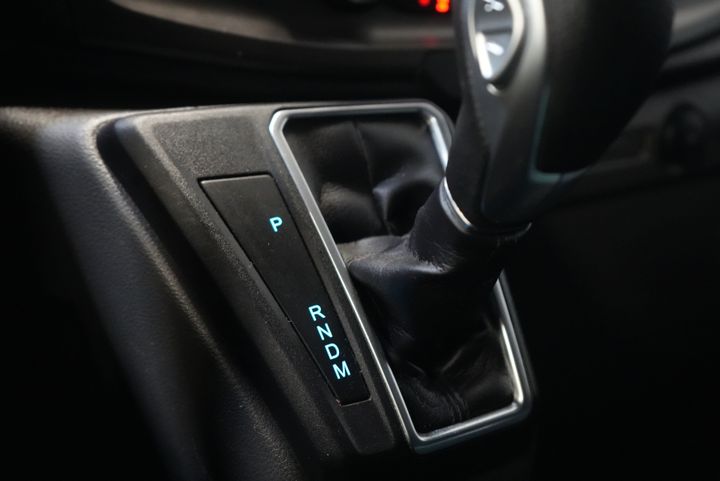 Ford Transit Custom Van 300 2.0 TDCI 130 CP Aut. Limited 2x Ușă glisantă/ Bi-Xenon/ Sortimo/ Încălzire stand/ Încălzire scaune/ Carplay/ Cameră/ PDC/ Cruise