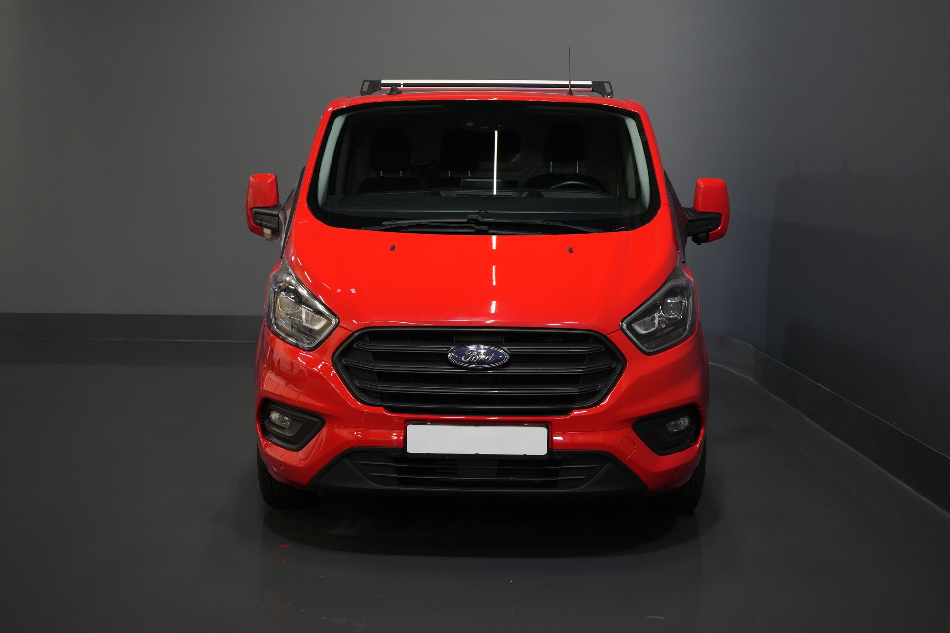 Ford Transit Custom Van 300 2.0 TDCI 130 CP Aut. Limited 2x Ușă glisantă/ Bi-Xenon/ Sortimo/ Încălzire stand/ Încălzire scaune/ Carplay/ Cameră/ PDC/ Cruise