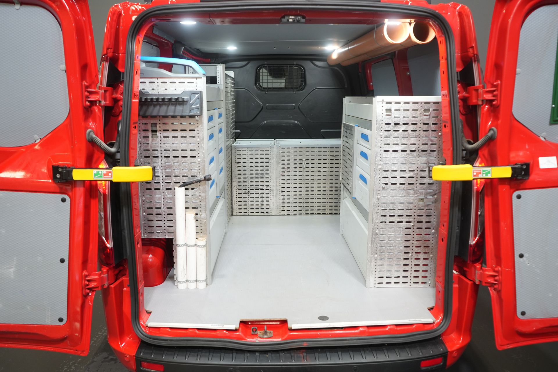 Ford Transit Custom Van 300 2.0 TDCI 130 CP Aut. Limited 2x Ușă glisantă/ Bi-Xenon/ Sortimo/ Încălzire stand/ Încălzire scaune/ Carplay/ Cameră/ PDC/ Cruise