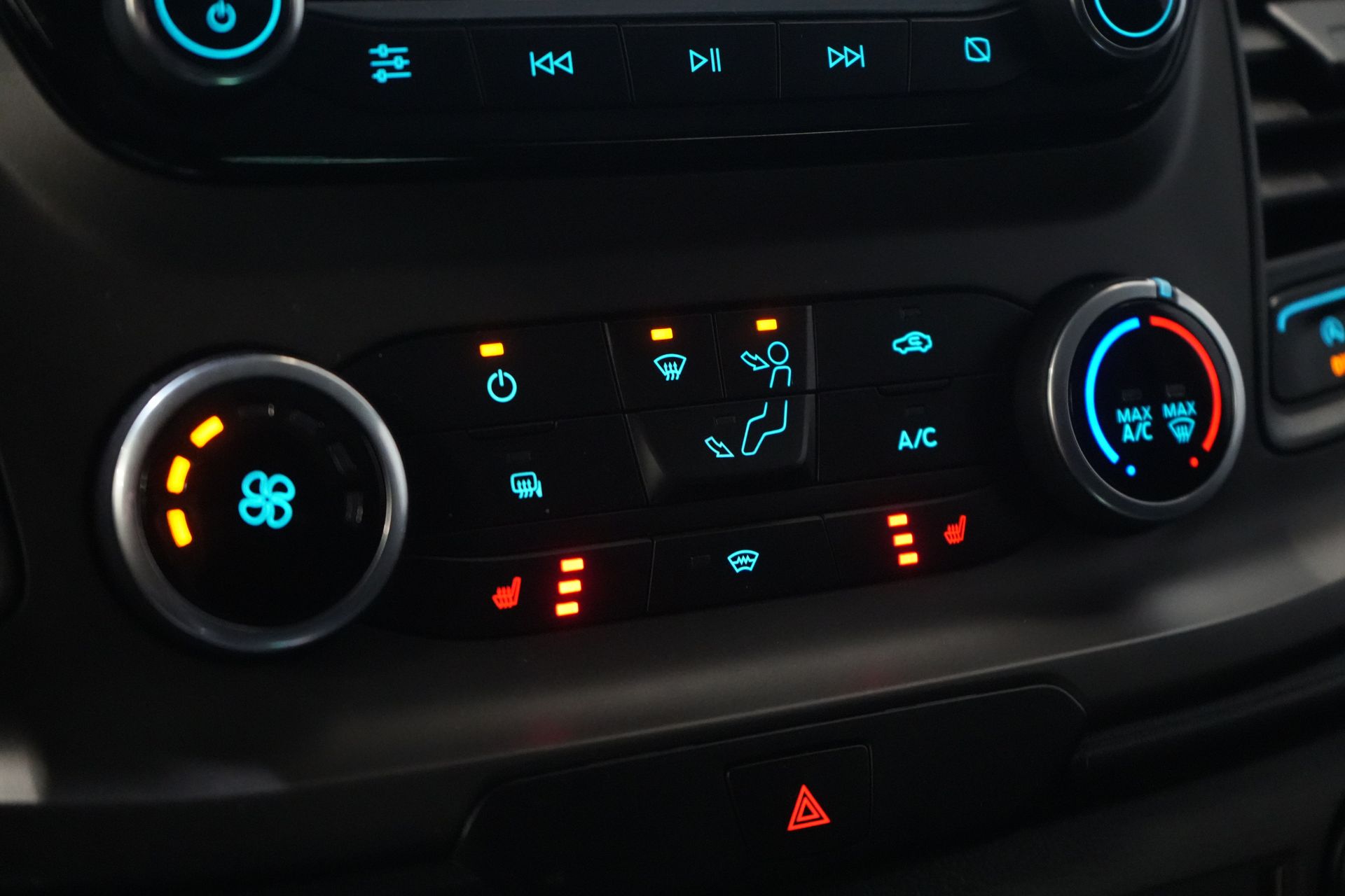 Ford Transit Custom Van 300 2.0 TDCI 130 CP Aut. Limited 2x Ușă glisantă/ Bi-Xenon/ Sortimo/ Încălzire stand/ Încălzire scaune/ Carplay/ Cameră/ PDC/ Cruise