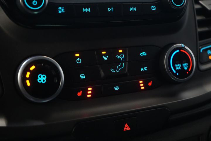 Ford Transit Custom Van 300 2.0 TDCI 130 CP Aut. Limited 2x Ușă glisantă/ Bi-Xenon/ Sortimo/ Încălzire stand/ Încălzire scaune/ Carplay/ Cameră/ PDC/ Cruise