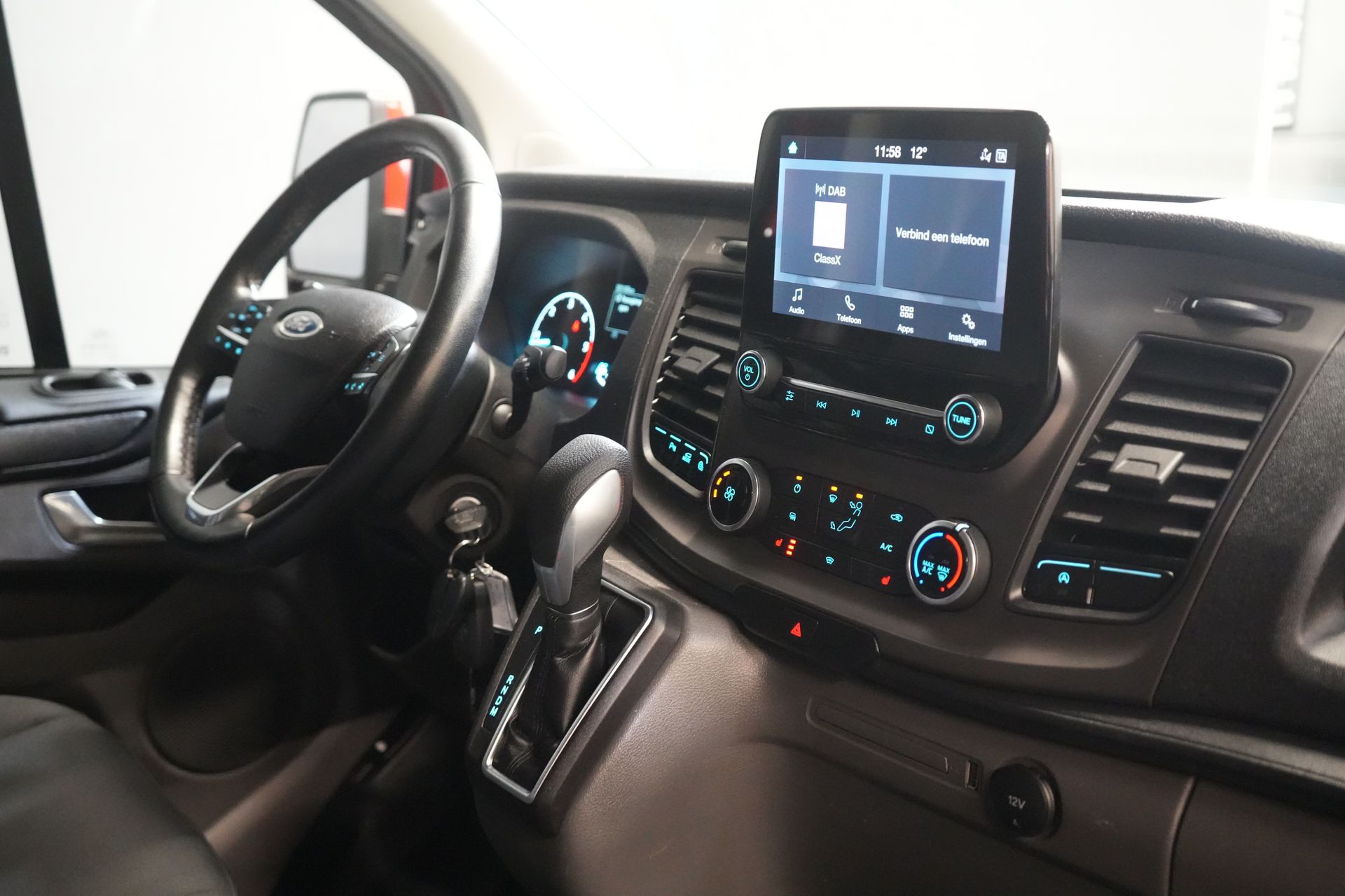 Ford Transit Custom Van 300 2.0 TDCI 130 CP Aut. Limited 2x Ușă glisantă/ Bi-Xenon/ Sortimo/ Încălzire stand/ Încălzire scaune/ Carplay/ Cameră/ PDC/ Cruise