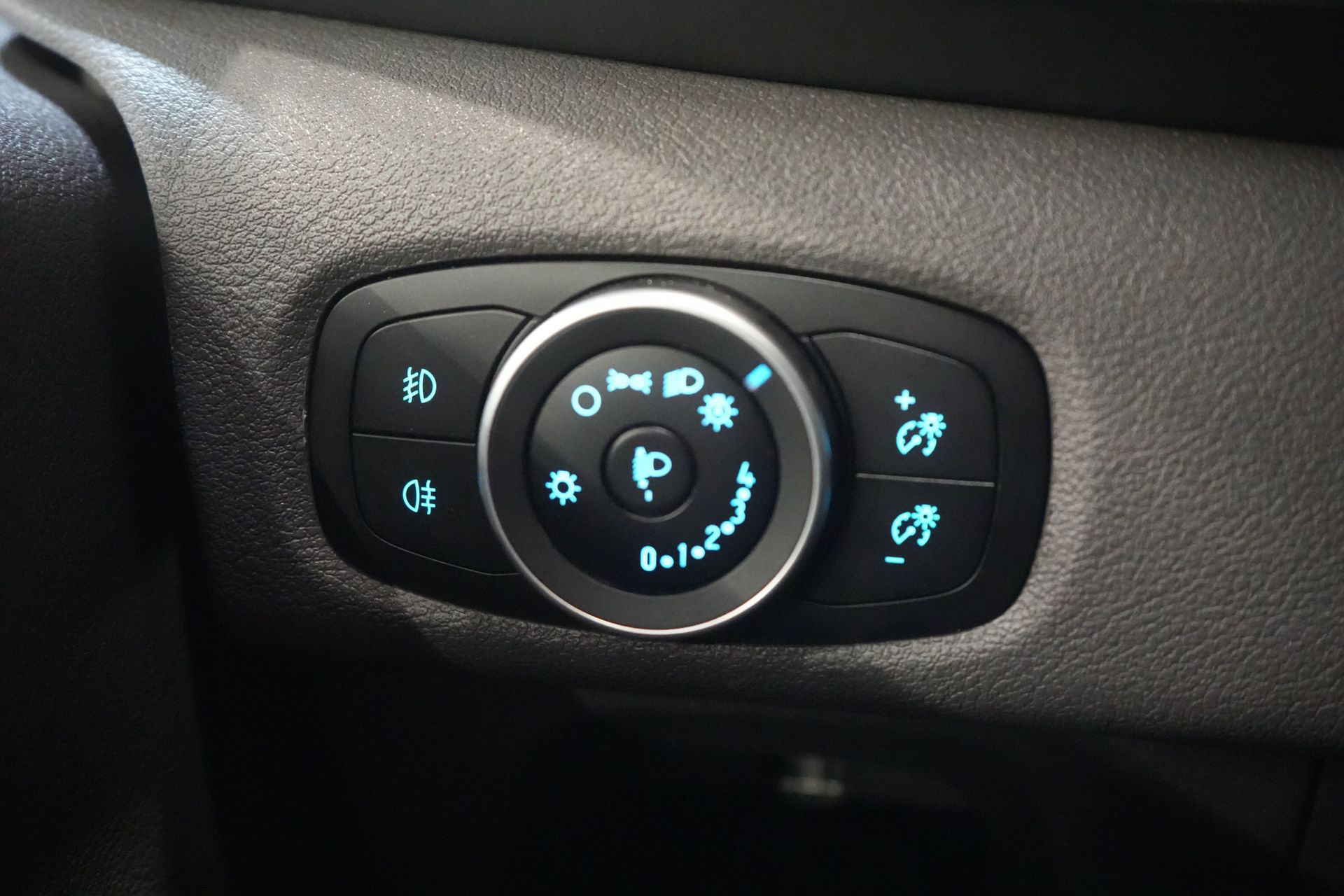 Ford Transit Custom Van 300 2.0 TDCI 130 CP Aut. Limited 2x Ușă glisantă/ Bi-Xenon/ Sortimo/ Încălzire stand/ Încălzire scaune/ Carplay/ Cameră/ PDC/ Cruise