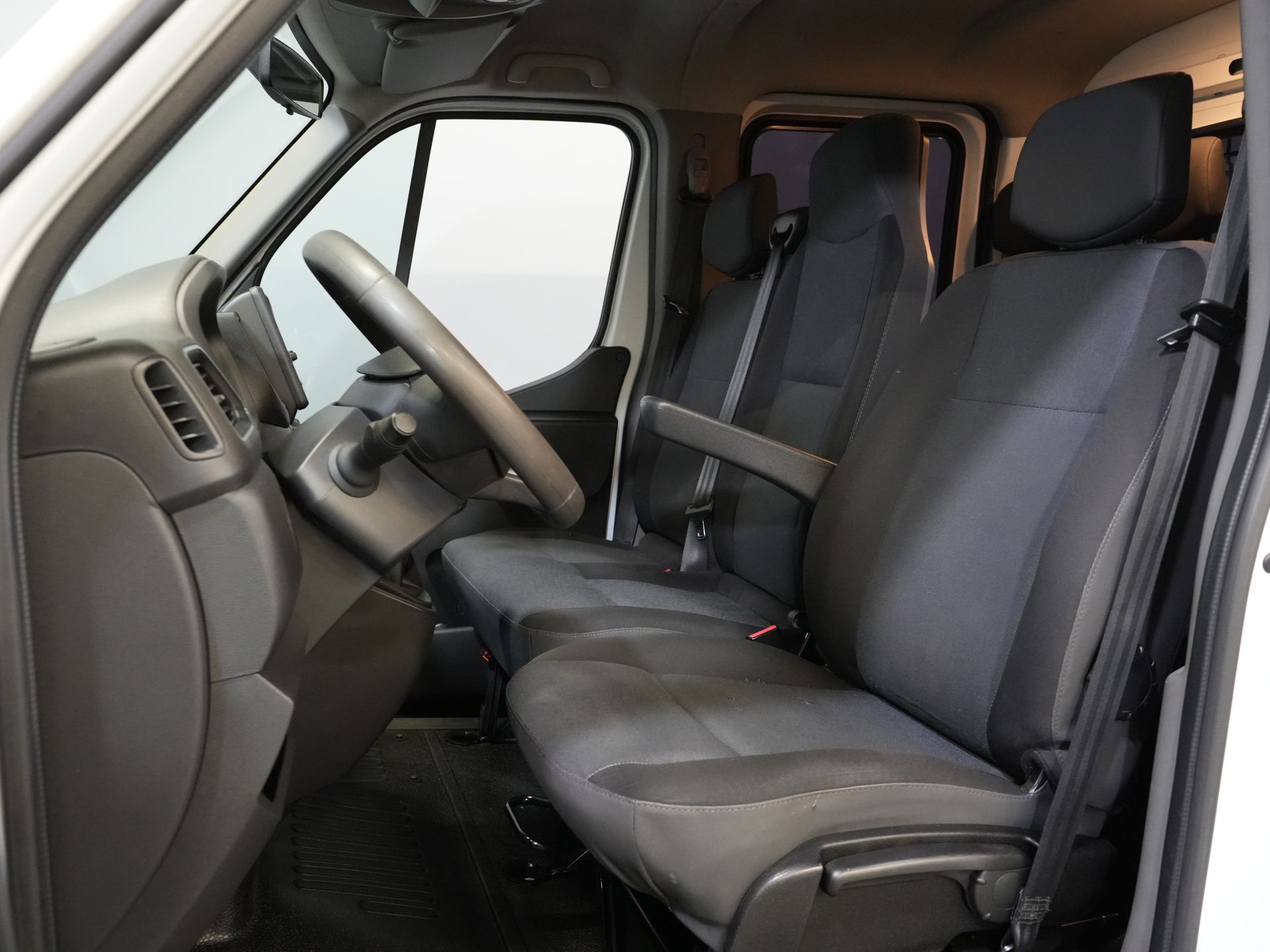 Renault Master Offener Laderaum 2.3 dCi 150 PS DC Doppelkabine Offener Laderaum/ 7 Pers./ 2.5t Trekverm./ Airco/ Abschlepphaken/ 242x204x40/ Pick-Up
