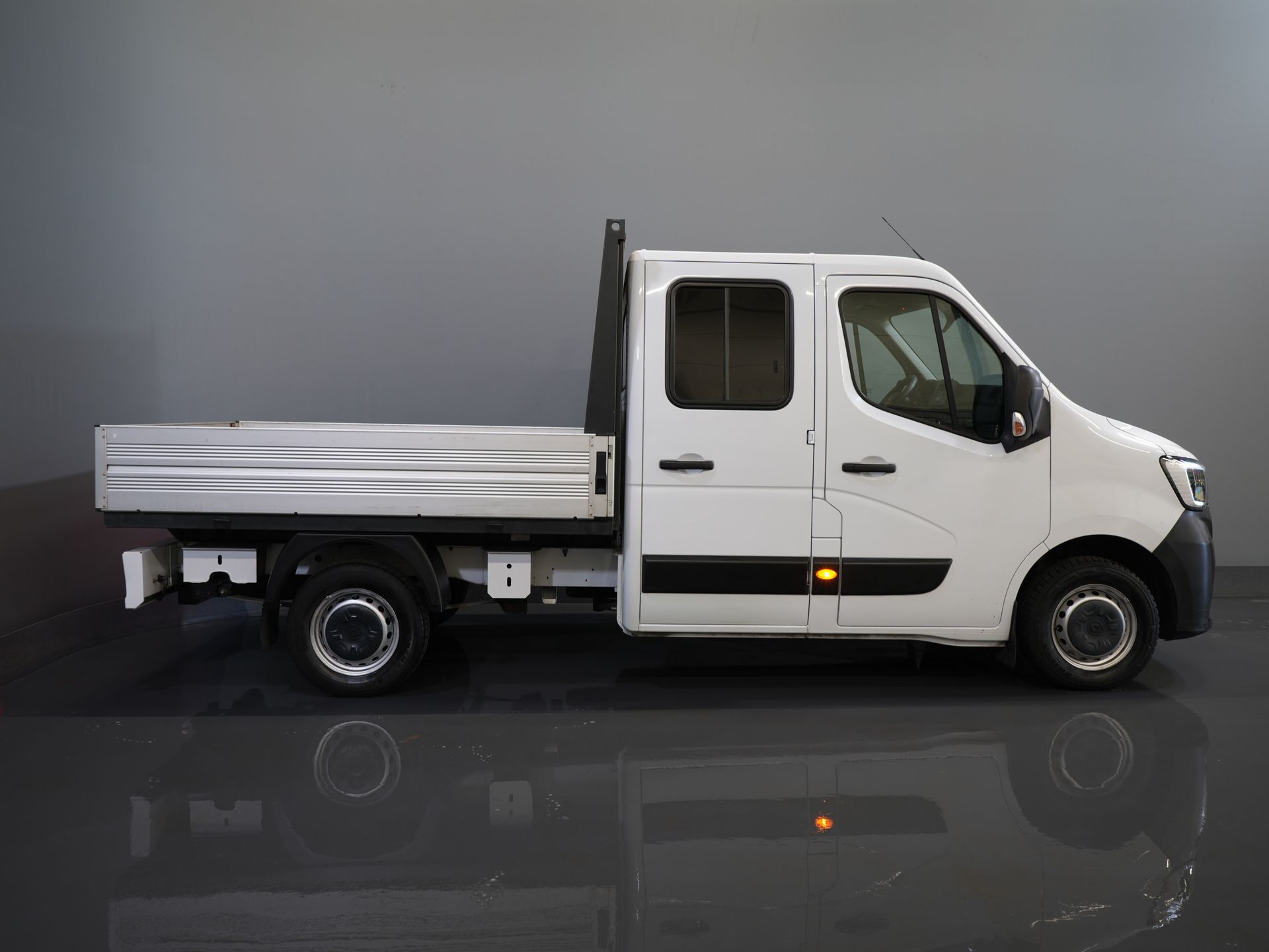 Renault Master Offener Laderaum 2.3 dCi 150 PS DC Doppelkabine Offener Laderaum/ 7 Pers./ 2.5t Trekverm./ Airco/ Abschlepphaken/ 242x204x40/ Pick-Up