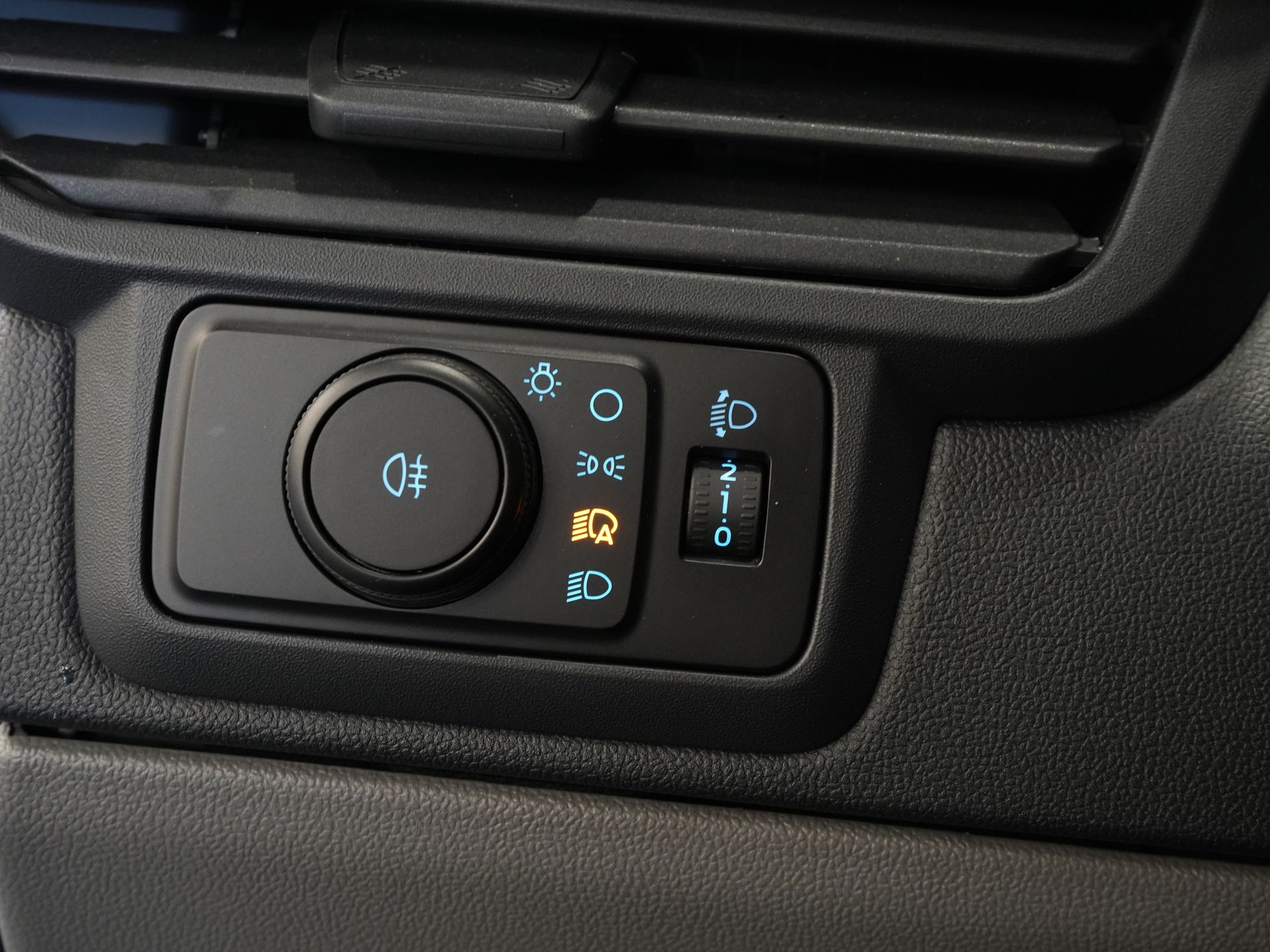 Ford Transit Custom Van 320 2.0 TDCI 136 KM L2 Trend Gwarancja 11-29'/ LED/ Stoelverwind/ Afn.Trekhaak/ Stuurverwind/ Carplay/ Kamera/ Klimat/ PDC/ LMV/ Cruis