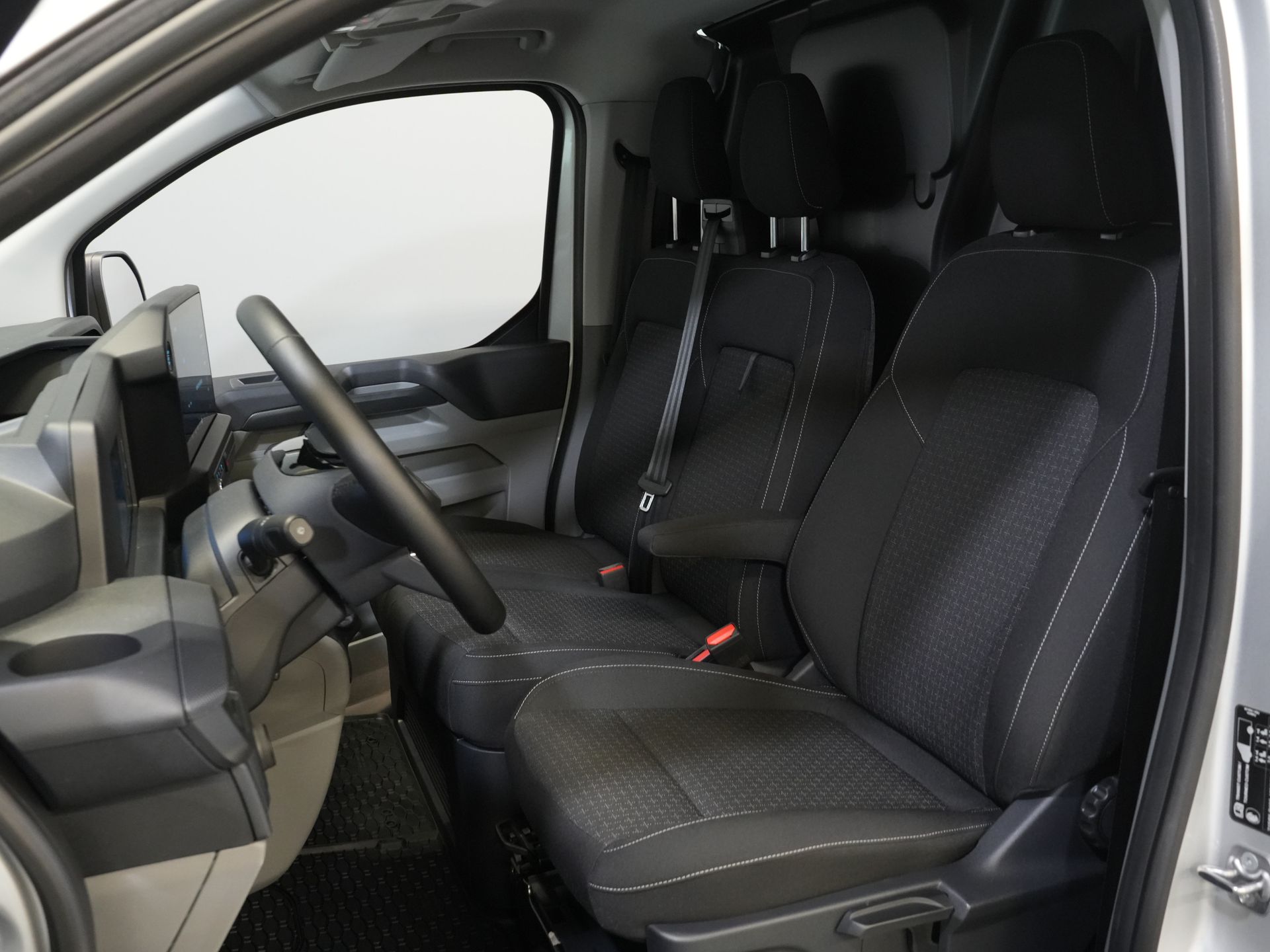 Ford Transit Custom Vans 320 2.0 TDCI 136 CV L2 Trend Garantía 11-29'/ LED/ Spoiler/ Front lip/ Sidebars/ Stoelverwiler/ Afn.Trekhaak/ Stuurverwil/ Carplay/ Cam