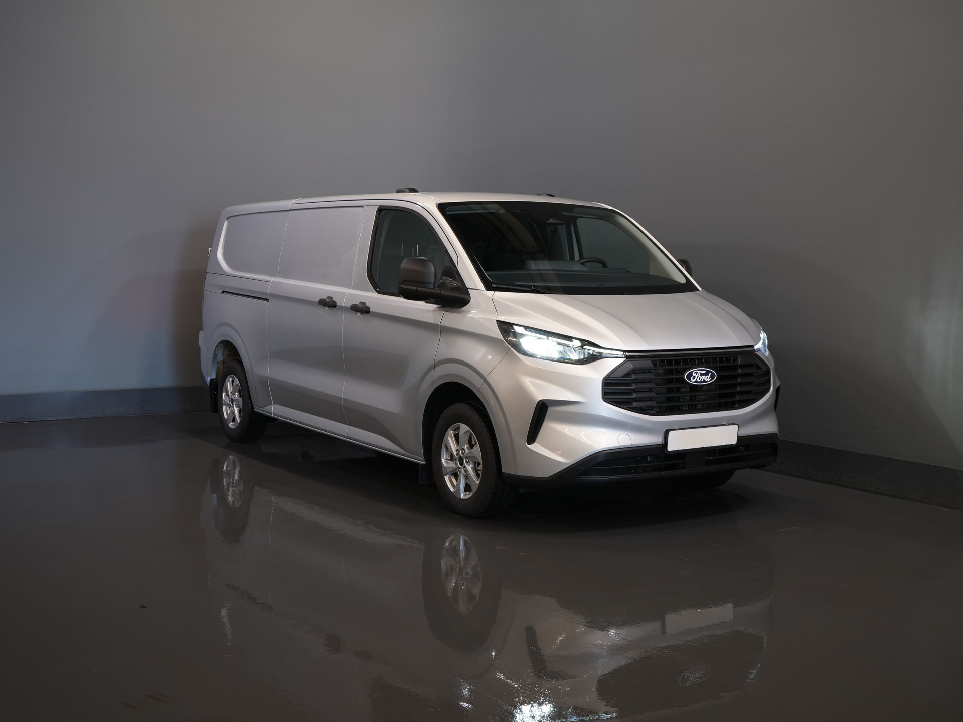 Ford Transit Custom Van 320 2.0 TDCI 136 KM L2 Trend Gwarancja 11-29'/ LED/ Stoelverwind/ Afn.Trekhaak/ Stuurverwind/ Carplay/ Kamera/ Klimat/ PDC/ LMV/ Cruis