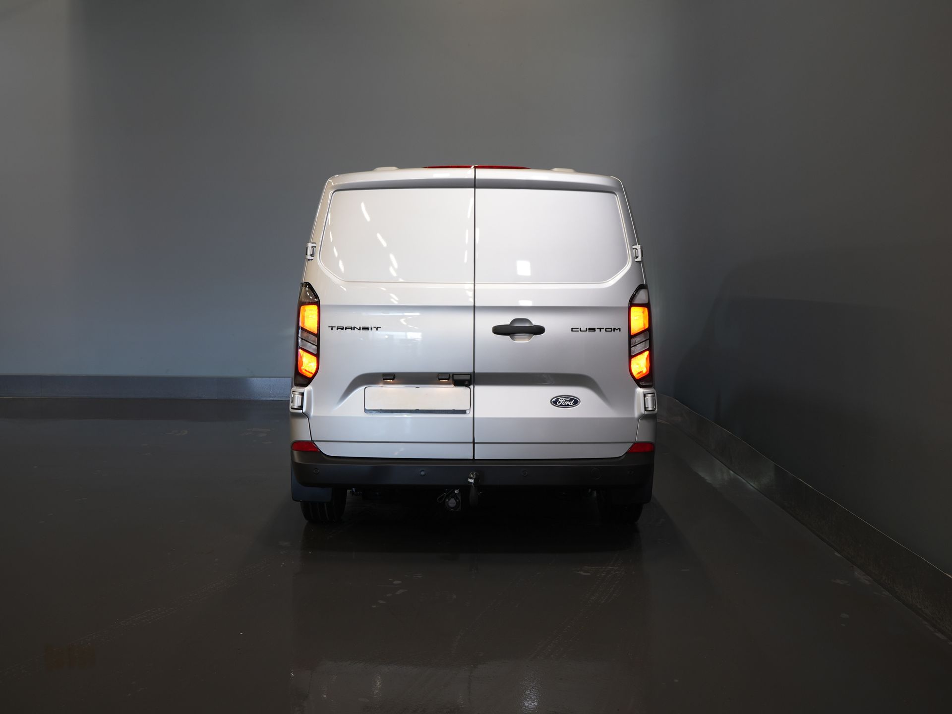 Ford Transit Custom Van 320 2.0 TDCI 136 KM L2 Trend Gwarancja 11-29'/ LED/ Stoelverwind/ Afn.Trekhaak/ Stuurverwind/ Carplay/ Kamera/ Klimat/ PDC/ LMV/ Cruis