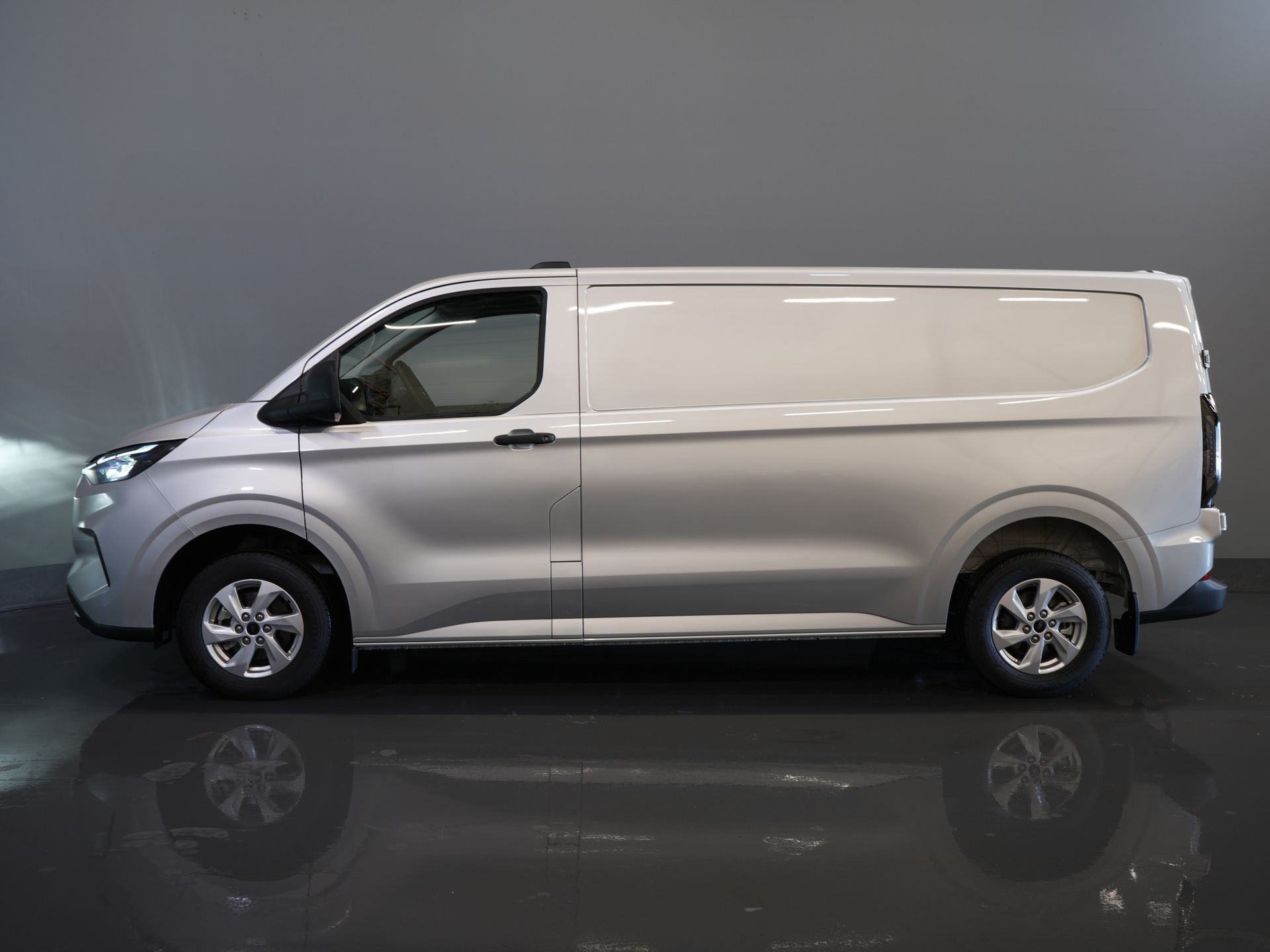Ford Transit Custom Van 320 2.0 TDCI 136 KM L2 Trend Gwarancja 11-29'/ LED/ Stoelverwind/ Afn.Trekhaak/ Stuurverwind/ Carplay/ Kamera/ Klimat/ PDC/ LMV/ Cruis