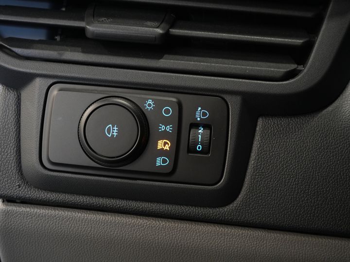 Ford Transit Custom Vans 320 2.0 TDCI 136 CV L2 Trend Garantía 11-29'/ LED/ Spoiler/ Front lip/ Sidebars/ Stoelverwiler/ Afn.Trekhaak/ Stuurverwil/ Carplay/ Cam