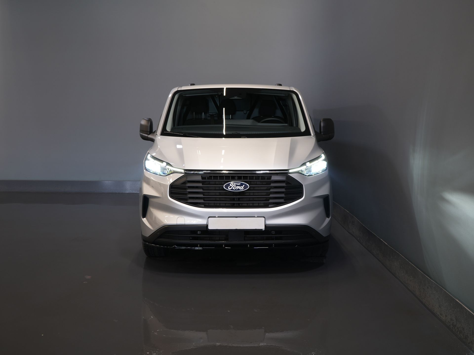 Ford Transit Custom Vans 320 2.0 TDCI 136 CV L2 Trend Garantía 11-29'/ LED/ Spoiler/ Front lip/ Sidebars/ Stoelverwiler/ Afn.Trekhaak/ Stuurverwil/ Carplay/ Cam