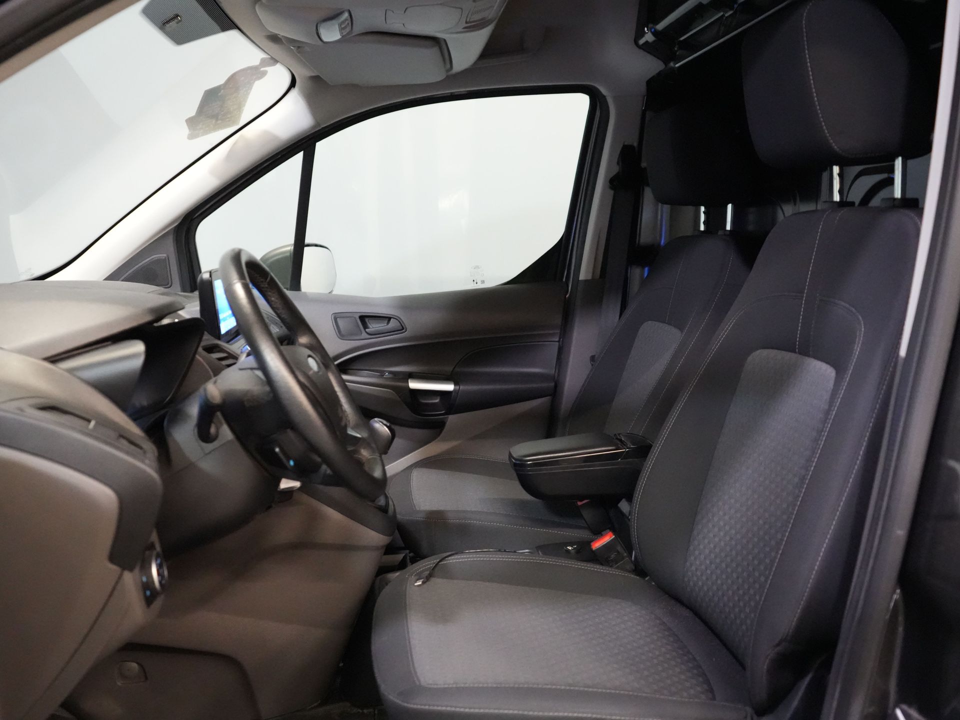 Ford Transit Connect Van 1.0 EcoBoost BENZINE L2 Trend BPM FREE! Ready2Go NL Car/ Carplay/ Airco/ Camera/ Cruise/ PDC
