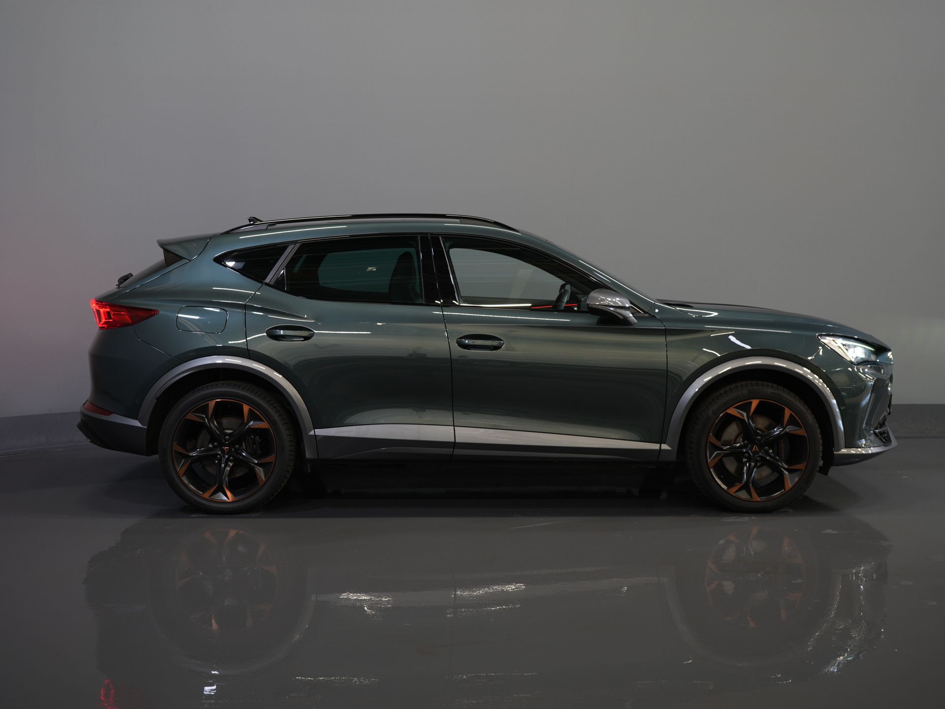 CUPRA Formentor SUV 1.4 e-Hybrid VZ Performance 245 CV (DEMO) Panorámica/ Cuero/ Matrix/ Control de crucero adaptativo/ Cierre eléctrico/ Memoria/ 19