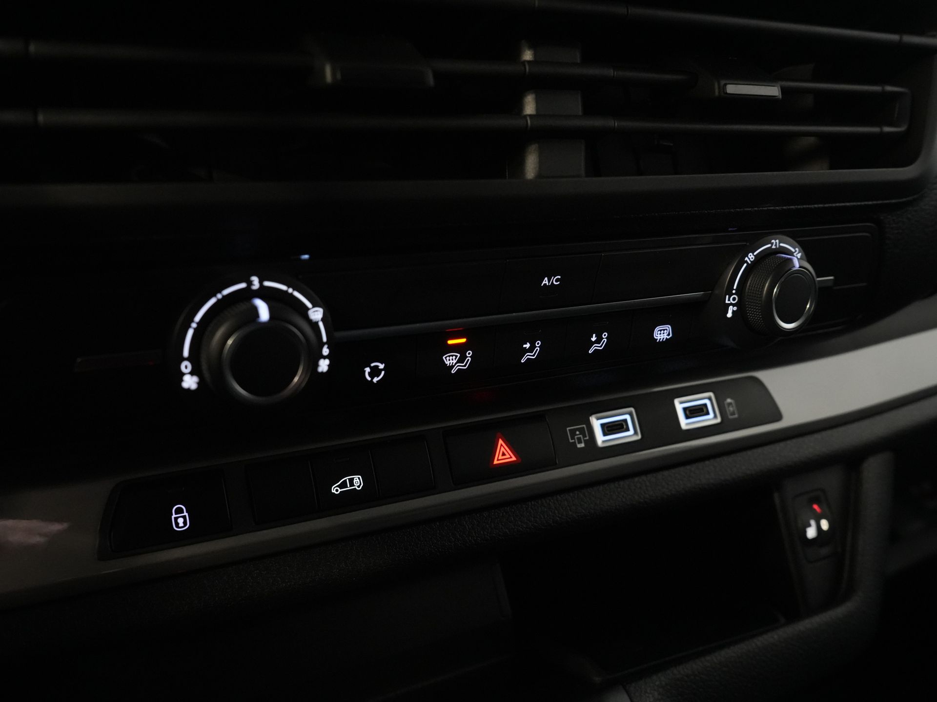 Toyota PROACE Electric Worker Van 75 kWh L3 345 km WLTP LED/ Schnellladegerät/ Keyless/ Adapt.Cruise/ Steerverw./ Stoelverw./ Navi/ Carplay/ Kamera/ PDC/ Airco