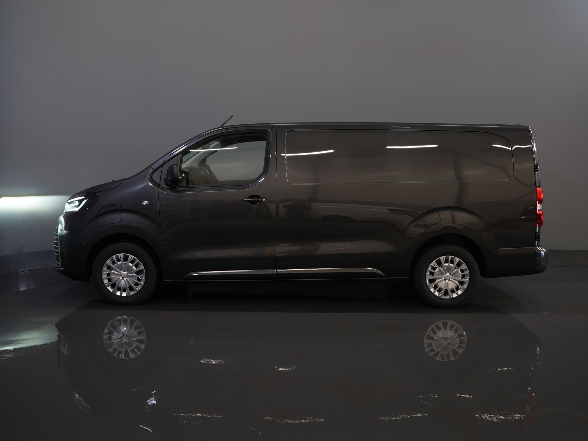 Toyota PROACE Electric Worker Van 75 kWh L3 345 km WLTP LED/ Schnellladegerät/ Keyless/ Adapt.Cruise/ Steerverw./ Stoelverw./ Navi/ Carplay/ Kamera/ PDC/ Airco